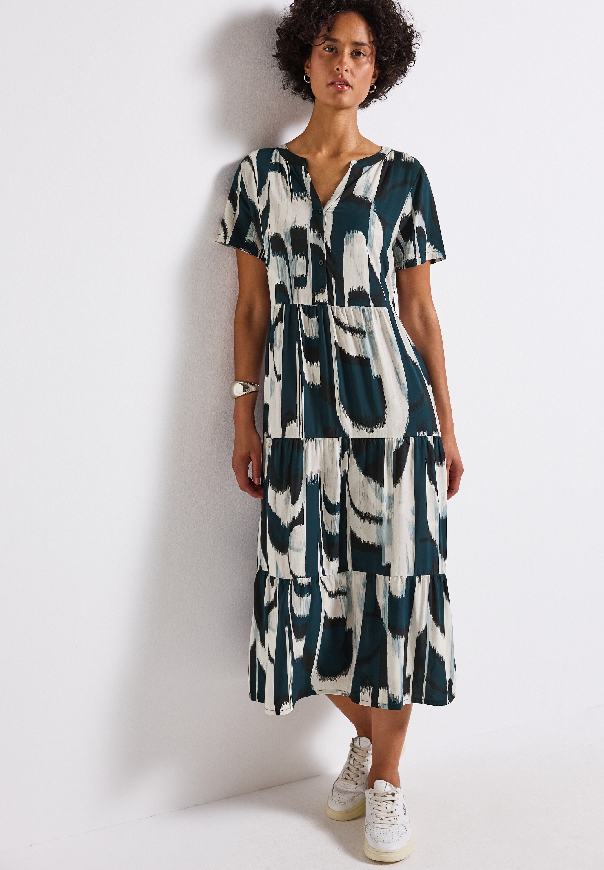 STREET ONE Volantkleid, Sommerkleid mit grafischem Allover-Muster