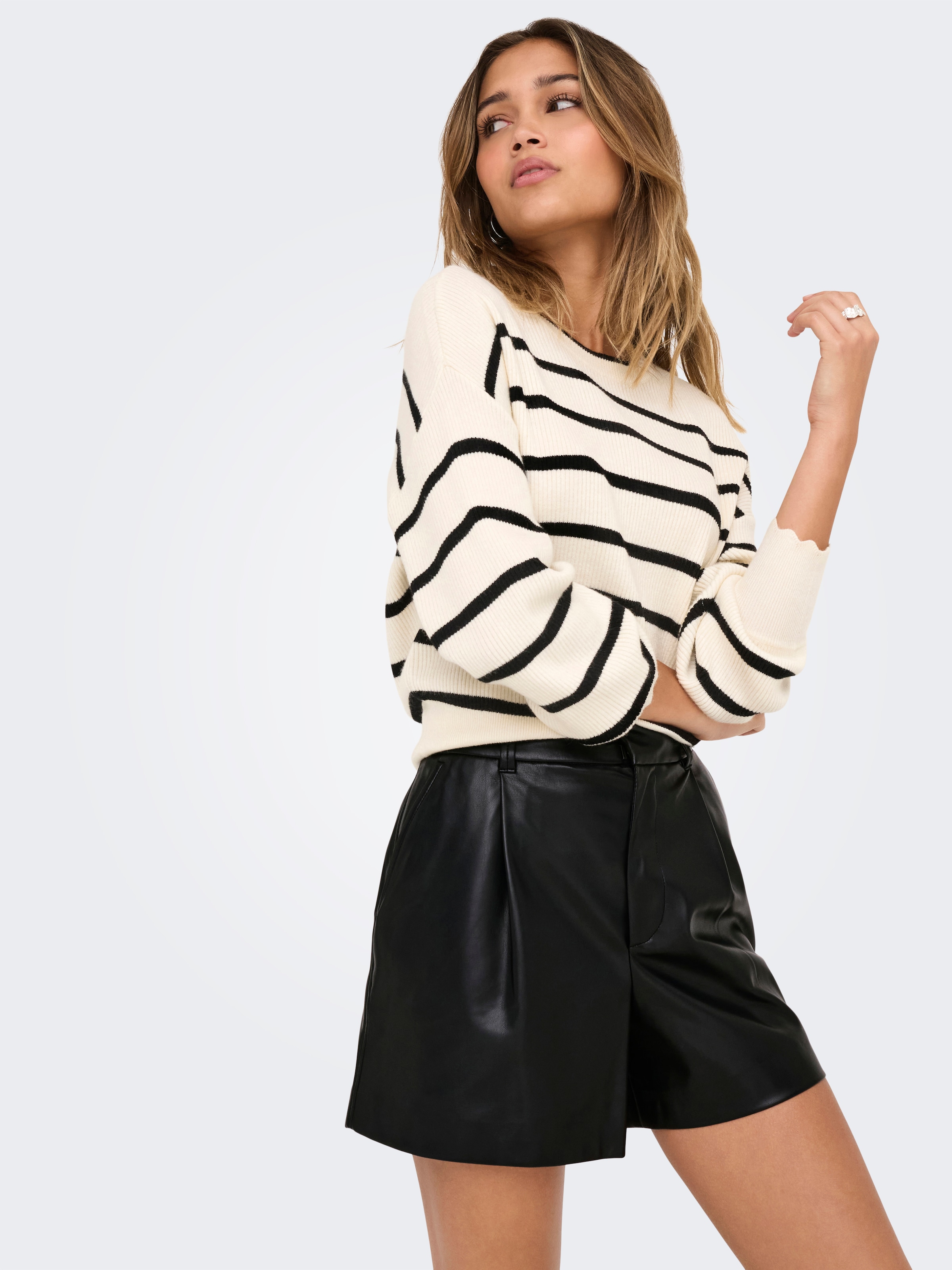 ONLY Shorts »ONLSMOOTH HW FAUX LEA SHORTS CC PNT«