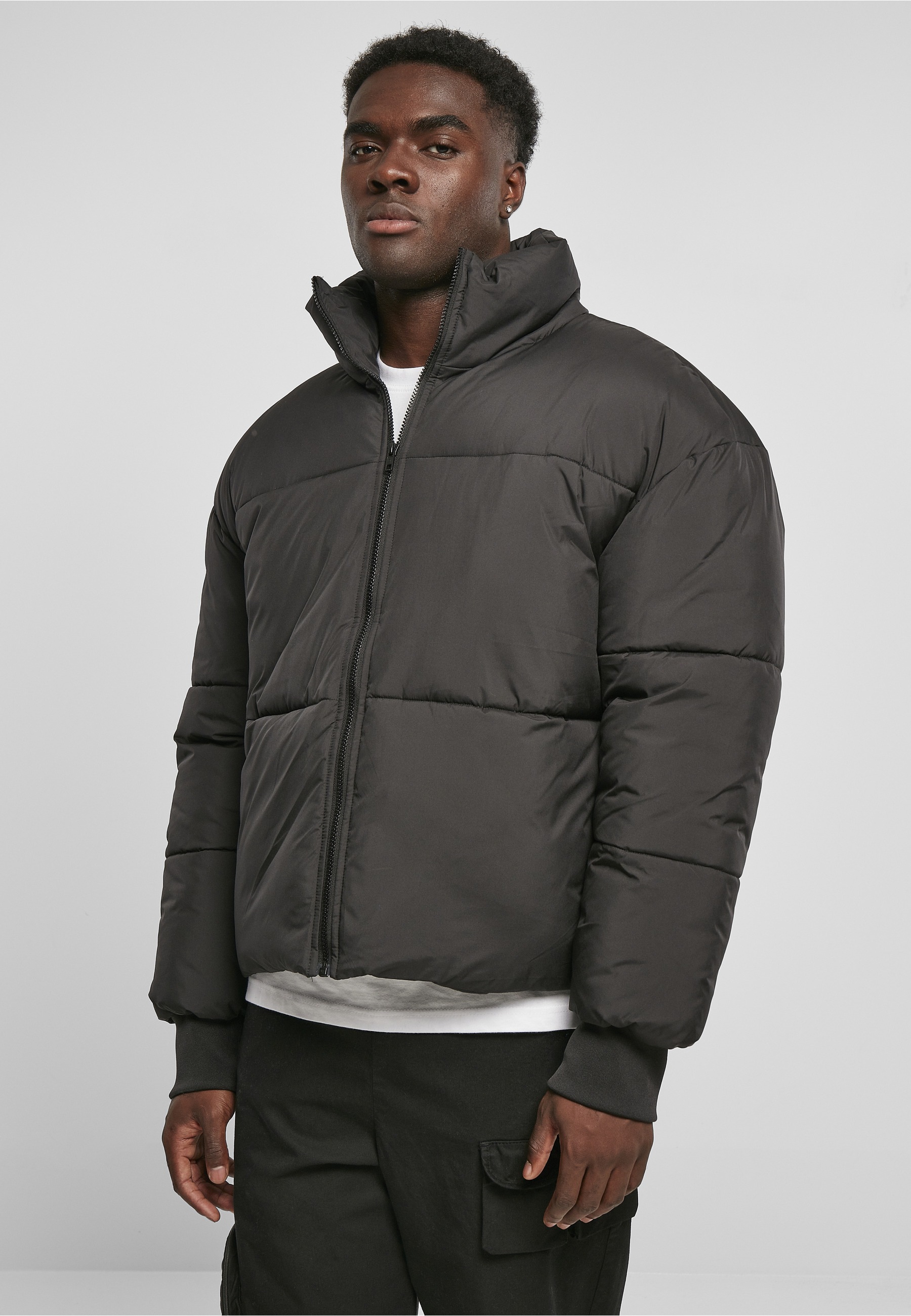 URBAN CLASSICS Winterjacke »Urban Classics Herren Short Big Puffer Jacket« 1 Stk. tlg. ohne Kapuze