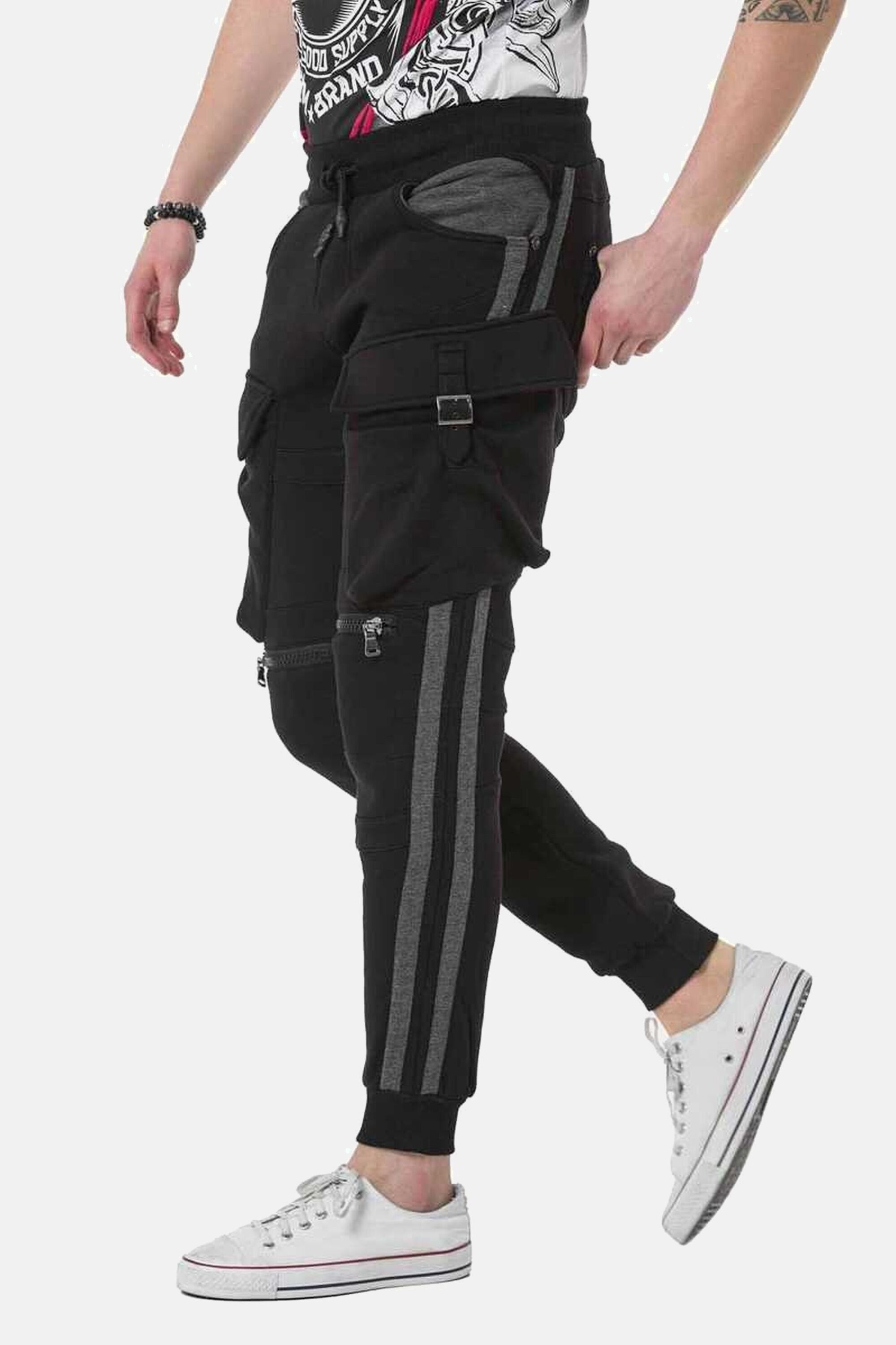 Cipo & Baxx Trainingshose »HOMEWEAR«, im sportlichen Look, CR125A
