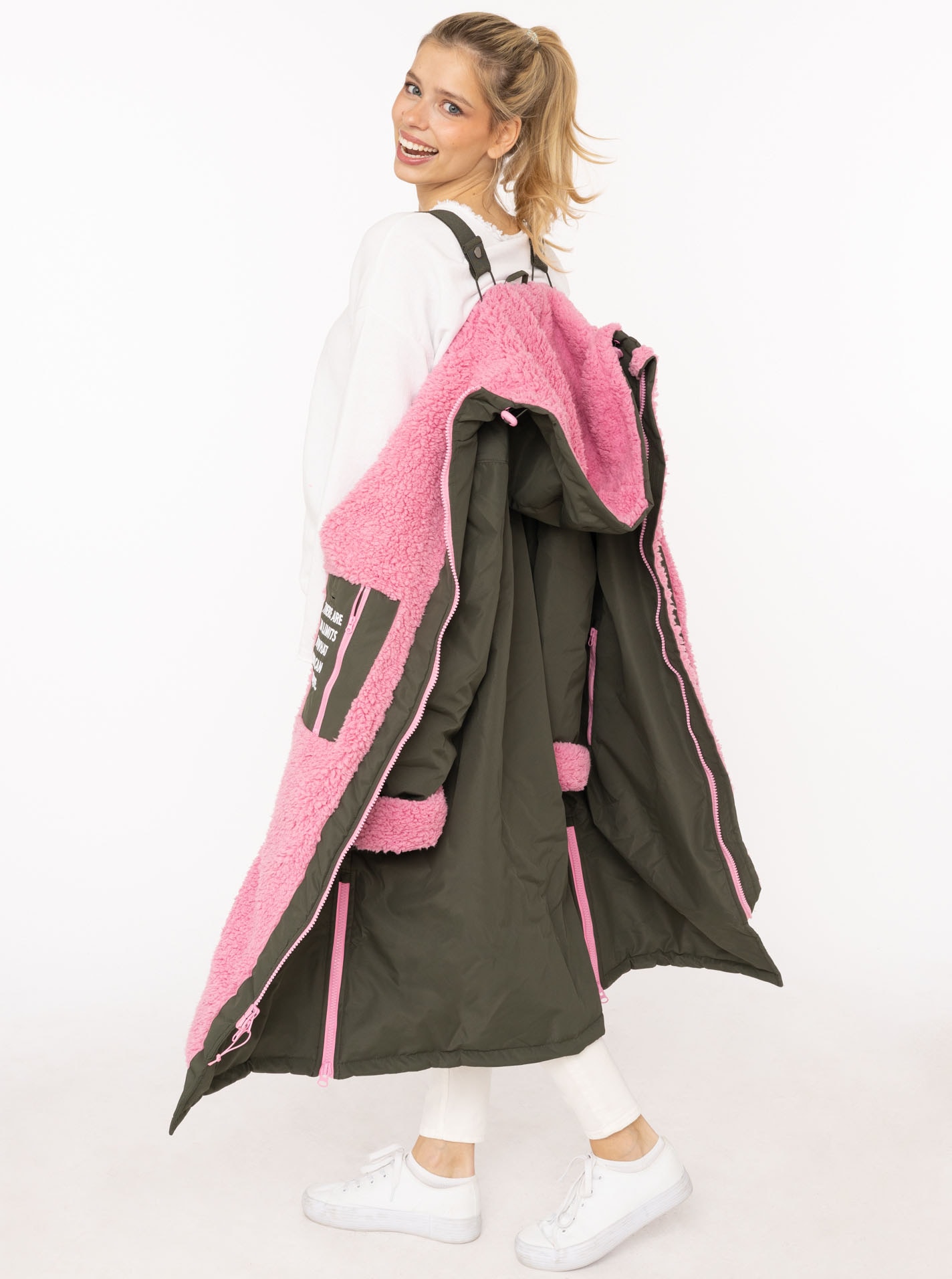 Zwillingsherz Kurzmantel »"Oversize Windjacke ZH"« seitliche Taschen, Kapuze, Reißverschluss, Teddy Futter