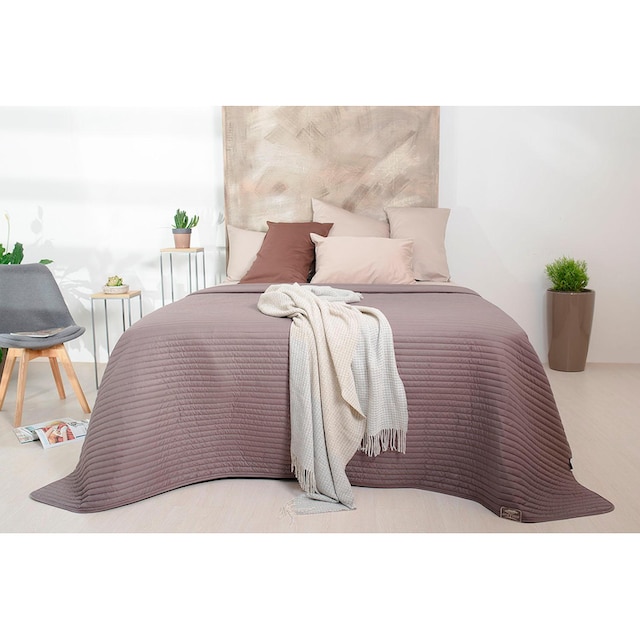 SEI Design Tagesdecke »Living Trend, Tagesdecke aus 100% Microfaser mit  eingearbeiteten Streifen, pflegeleichte Tagesdecke mit aufgesticktem Logo,  weiches Plaid mit Wendefunktion, Wendedecke« auf Rechnung | BAUR