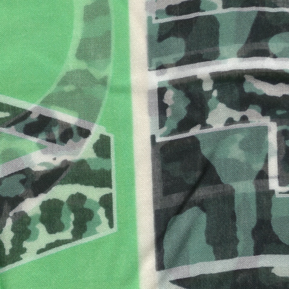Cecil Loop, mit grafischem Muster