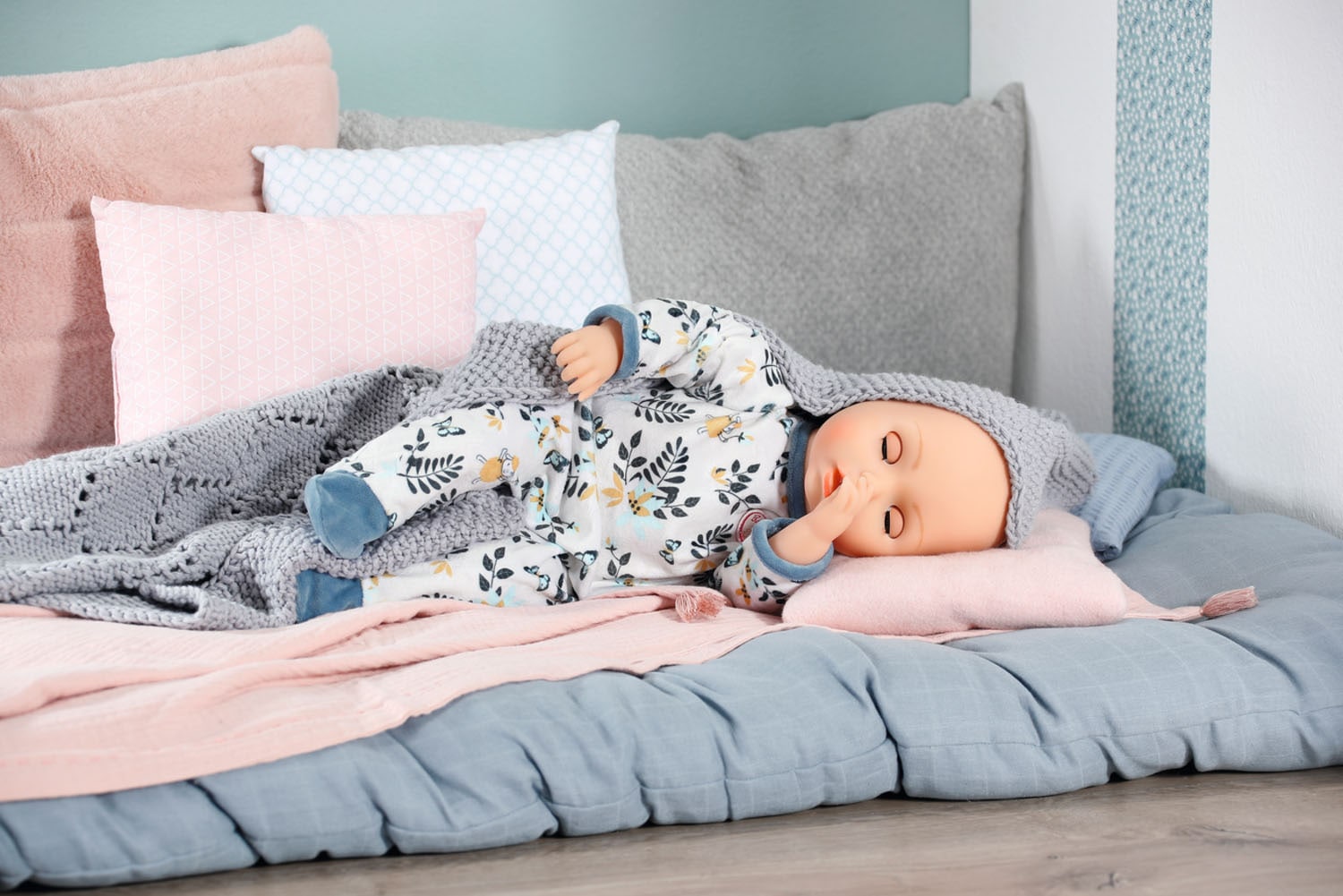 Baby Annabell Puppenkleidung »Strampler blau Blätter, 43 cm«, mit Kleiderbügel