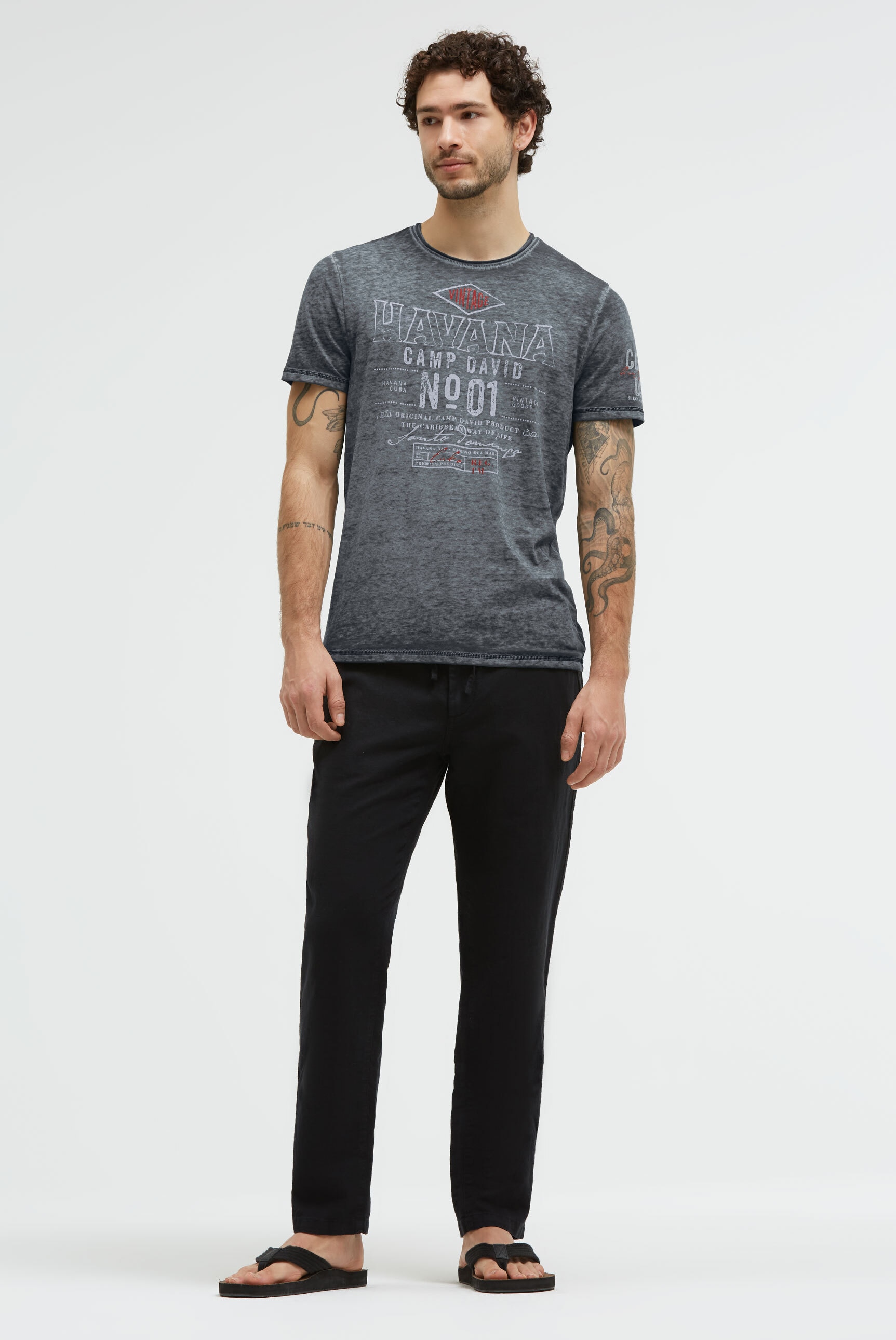 CAMP DAVID Rundhalsshirt mit offener Kante am Ausschnitt