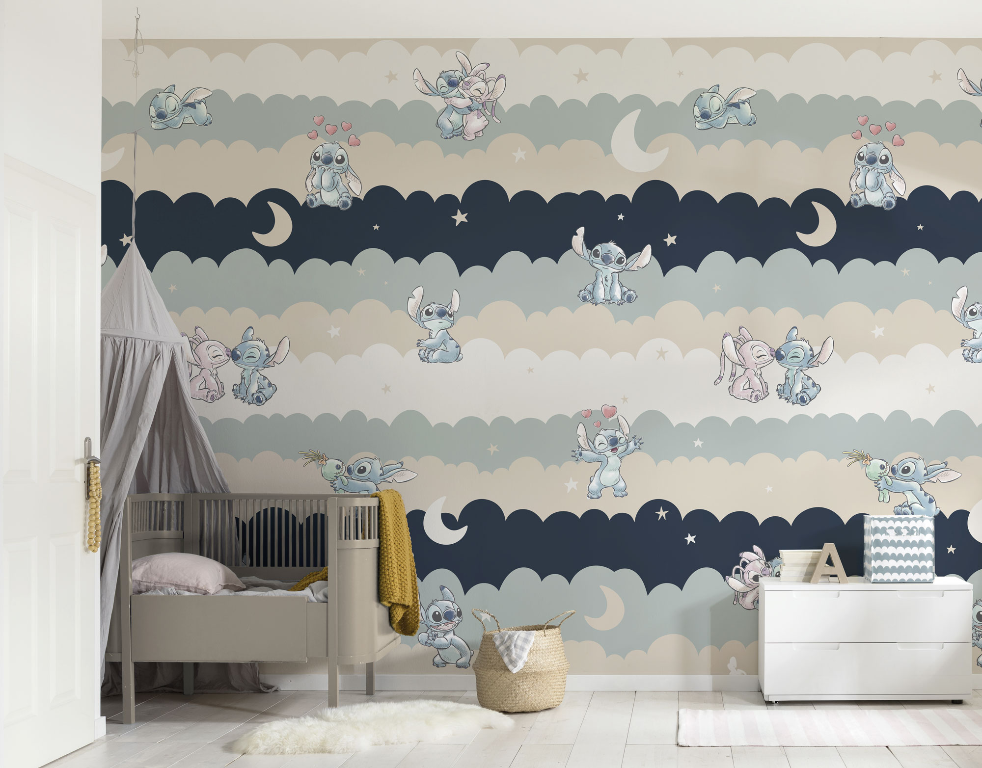 Komar Vliestapete "Disney Lilo and Stitch Cozy Clouds" bedruckt glatt Rolle mit 212 x 250 cm