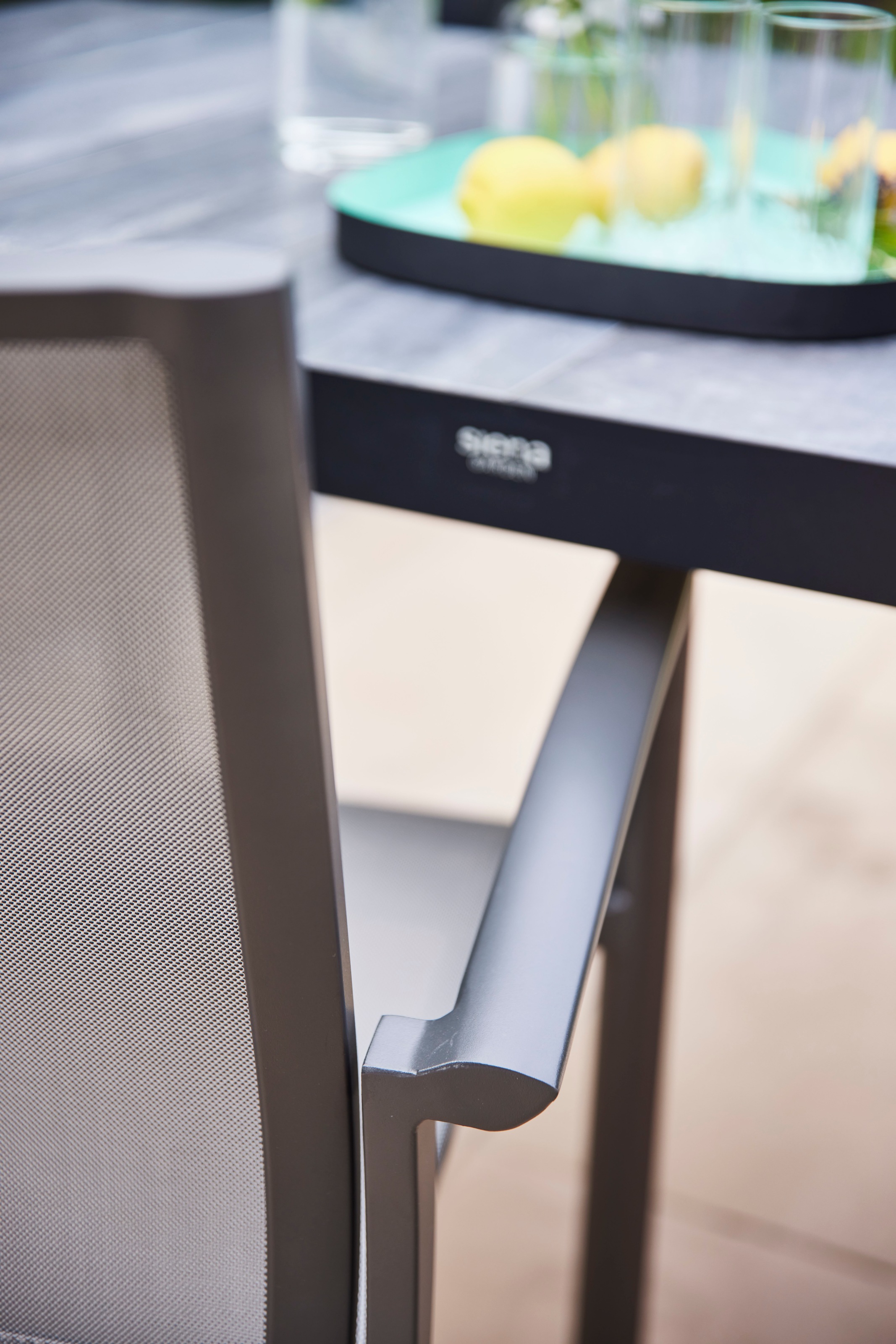 Siena Garden Gartensessel »VELIA Stapelsessel matt anthrazit« Gestell aus Aluminium, Ranotex®-Gewebe dunkelgrau