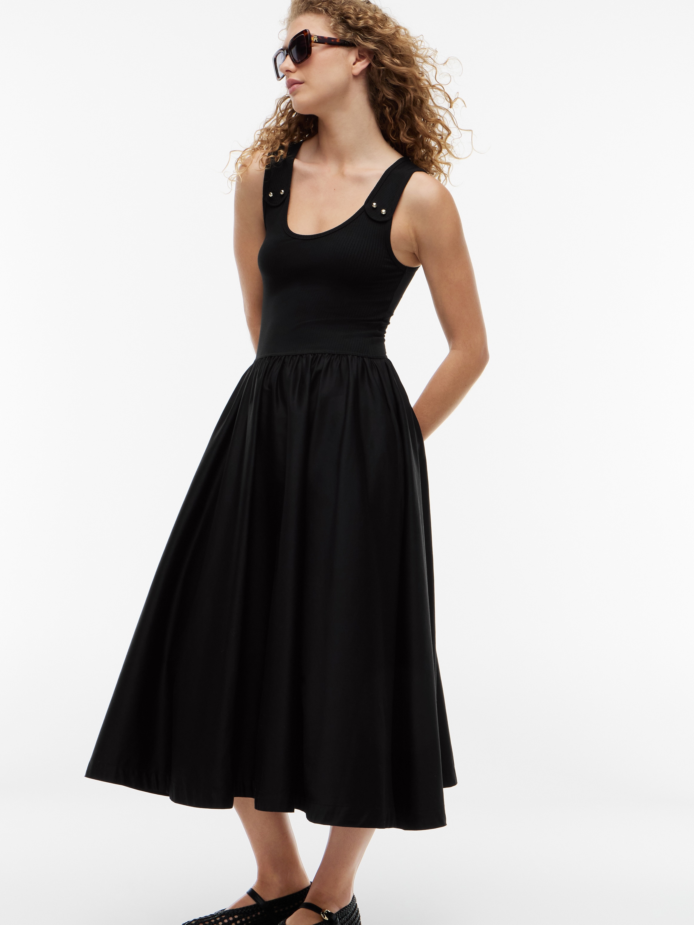 Tommy Hilfiger A-Linien-Kleid »5X2 RIB MIX MEDIA DRESS« Eingrifftaschen Baumwollmischung, figurbetont, Oberteil in gerippter Struktur