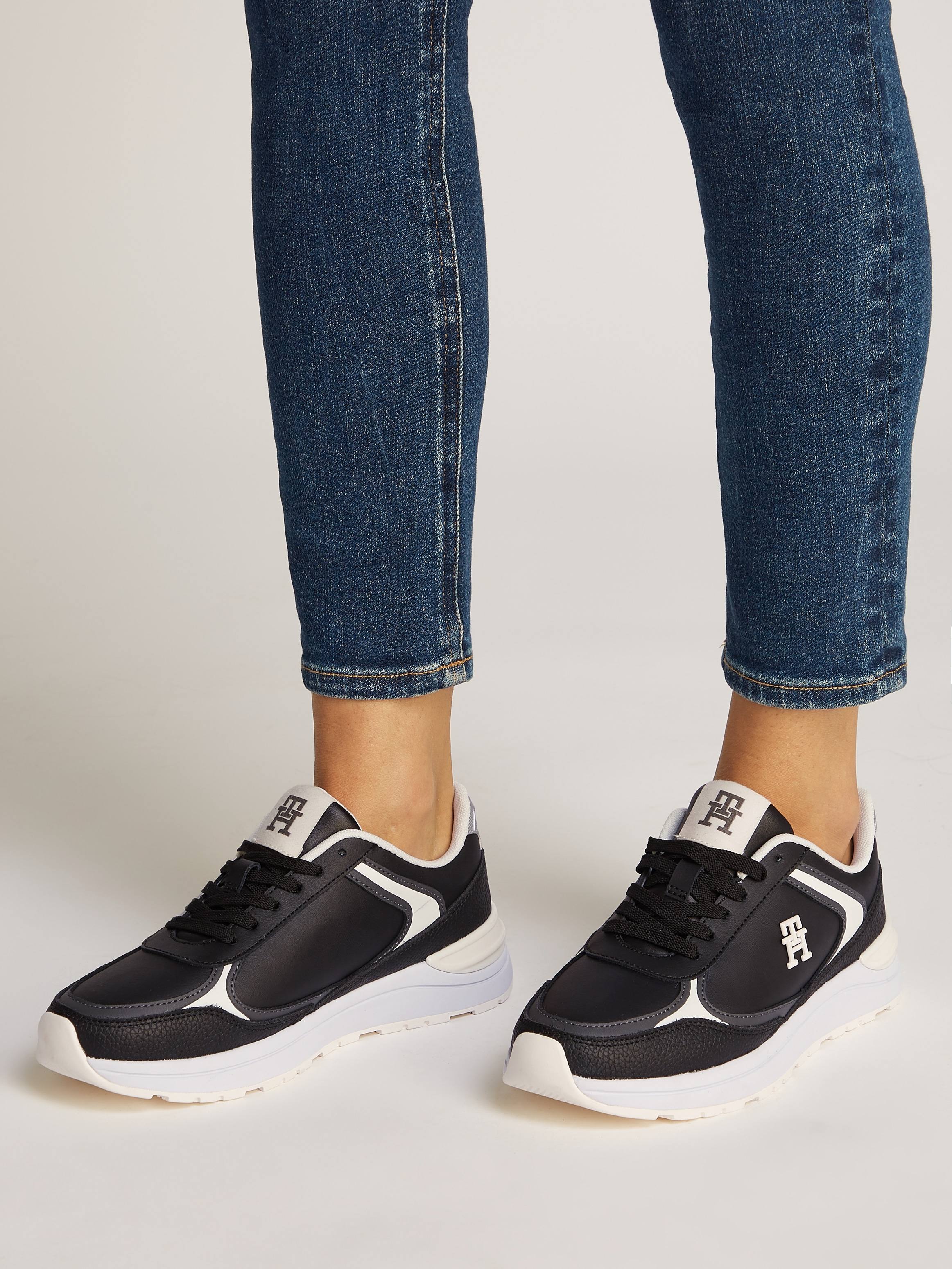Tommy Hilfiger Keilsneaker »CASUAL FASHION RUNNER LTHR«, Freizeitschuh, Halbschuh, Schnürschuh mit Kontrastbesatz