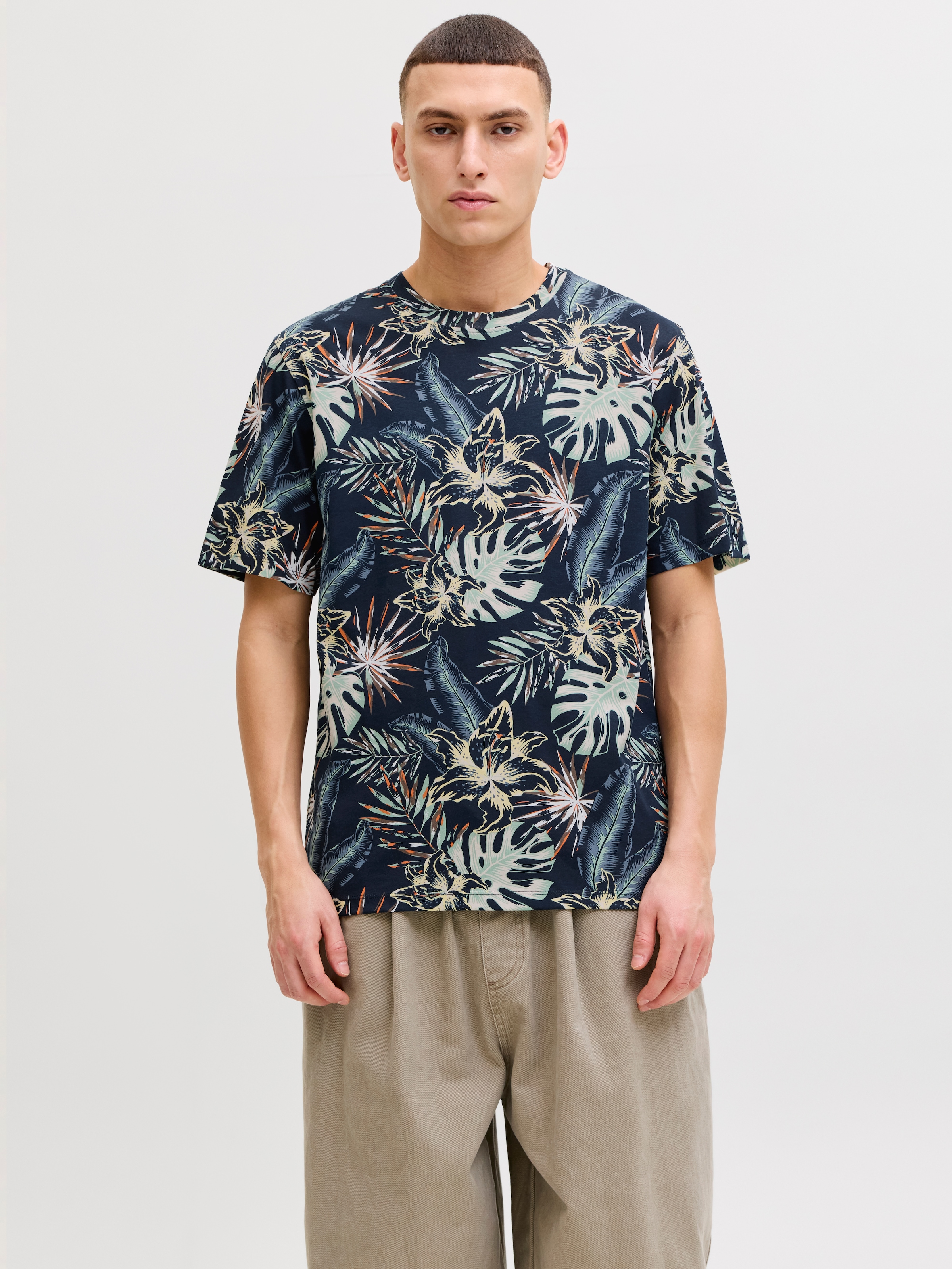 Jack & Jones Rundhalsshirt "JJHONOLULU AOP TEE SS CREW NECK" Baumwolle, reg günstig online kaufen