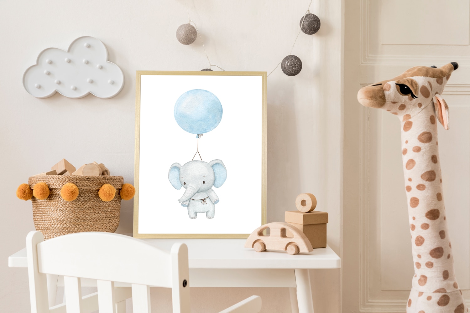 queence Bild mit Rahmen "Fliegender Elefant mit Ballon" Elefant Elefanten Elefanten Bilder Luftballon Tiere 1 Stk. tlg. HD Premium Posterdruck mit Echtholzrahmen