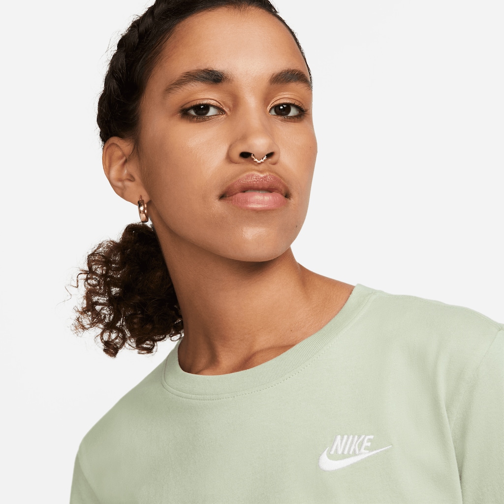 Nike Sportswear T-Shirt »CLUB ESSENTIALS WOMEN'S T-SHIRT«