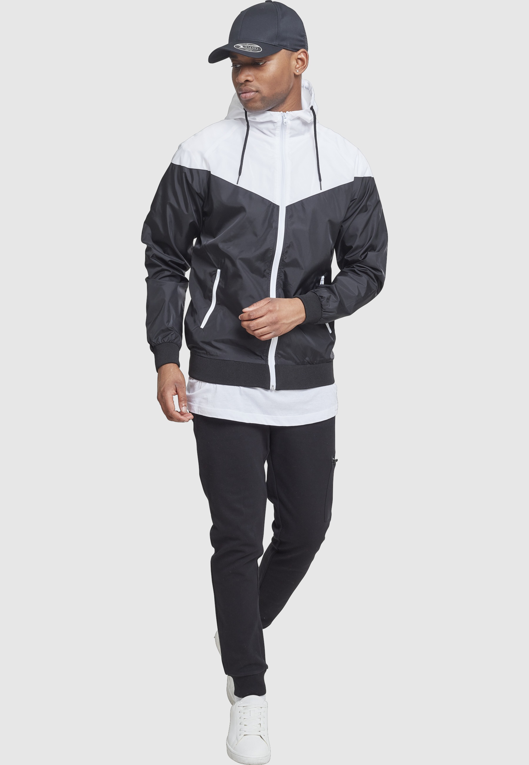 URBAN CLASSICS Allwetterjacke »Urban Classics Herren Arrow Windrunner« 1 Stk. tlg. mit Kapuze