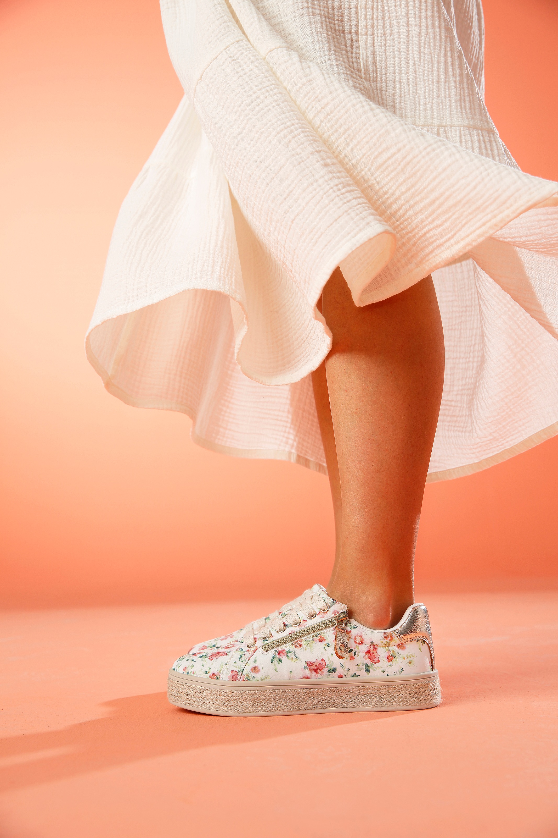 Aniston SHOES Plateausneaker  Sneaker, Schnürschuh mit bunten Metallic-Besatz