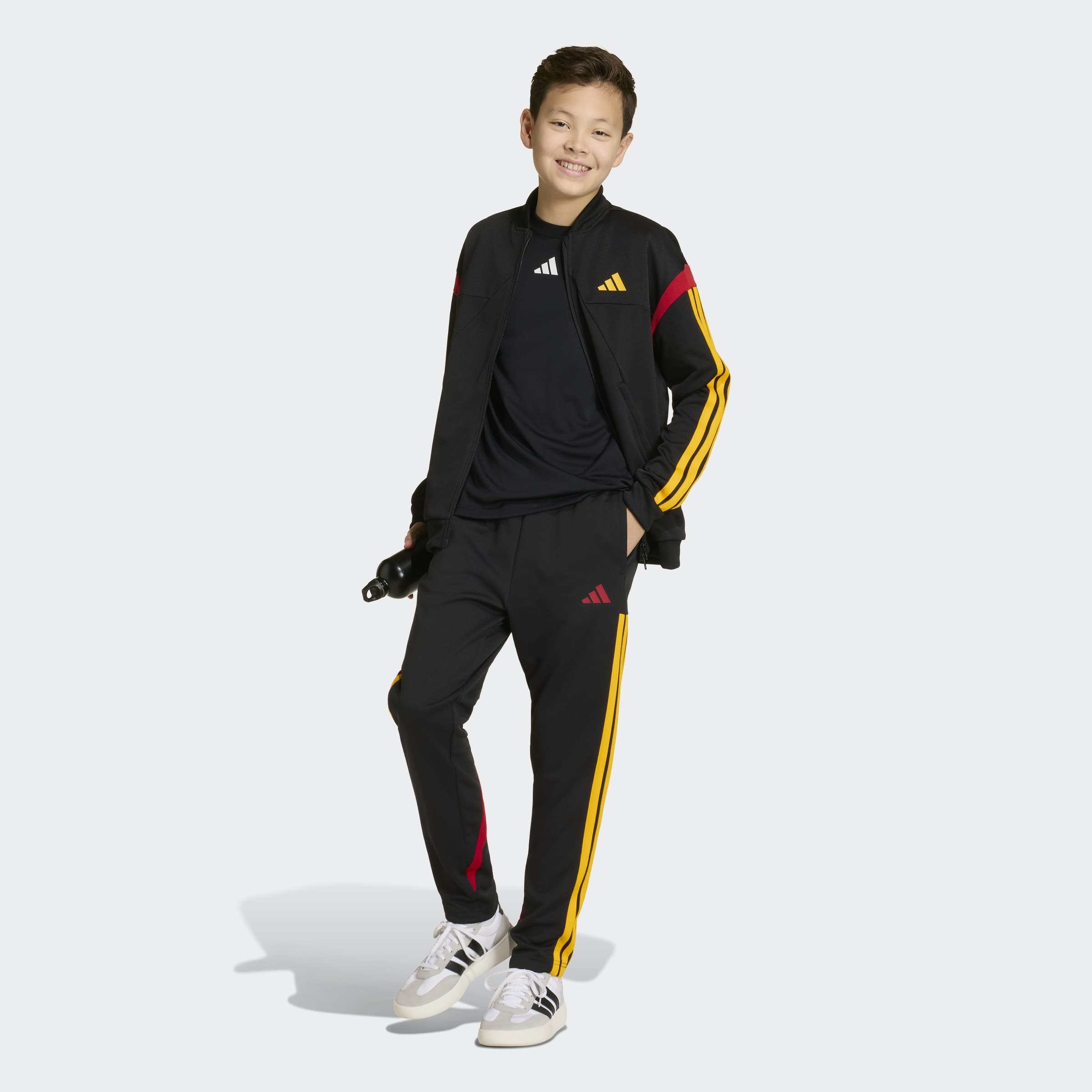 adidas Sportswear Sporthose »J HOT PANT«  mit normal-weiter Passform, ohne Verschluss