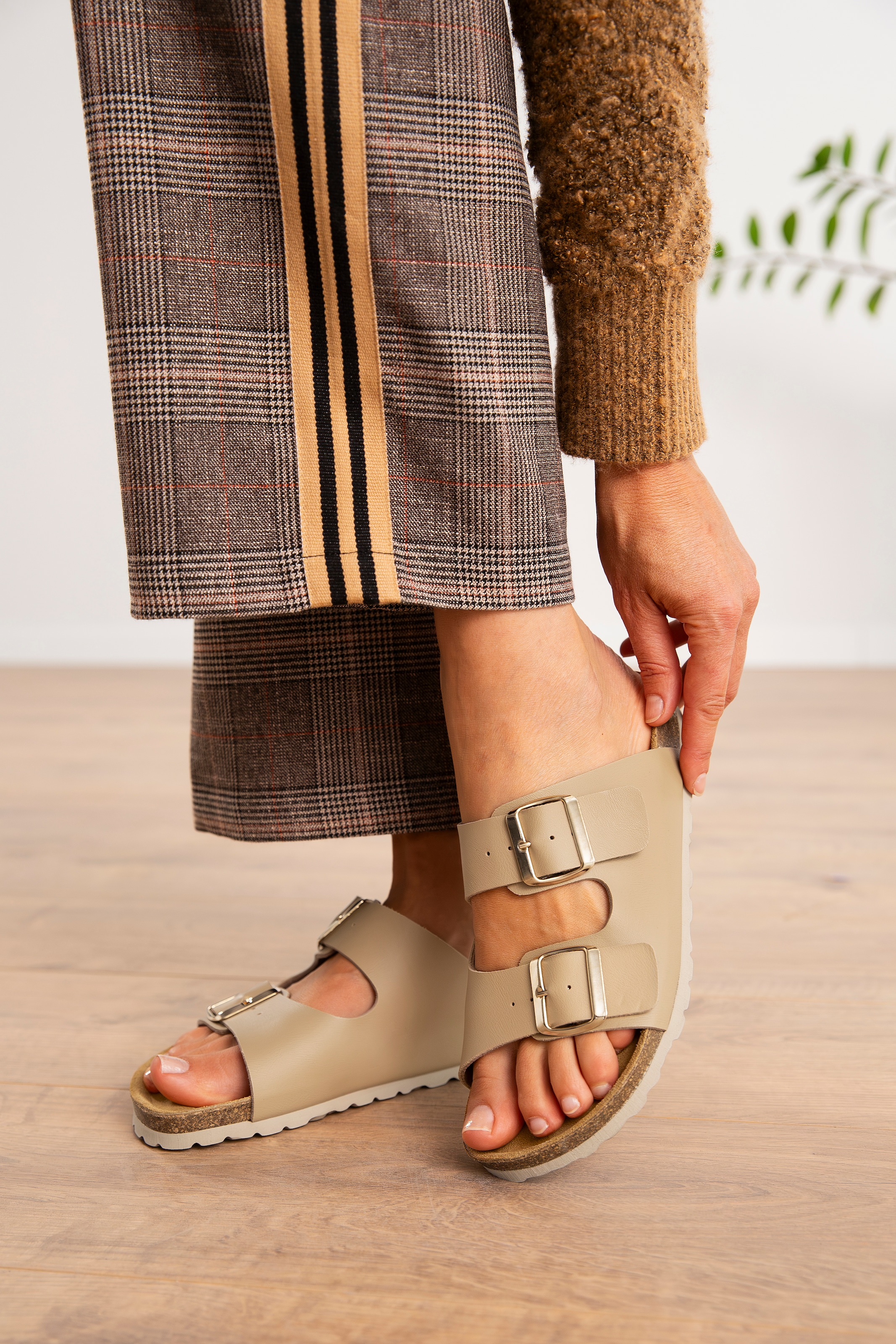 Aniston SHOES Pantolette, Basic, Sommerschuh, Schlappen mit Schnallenverschlüssen