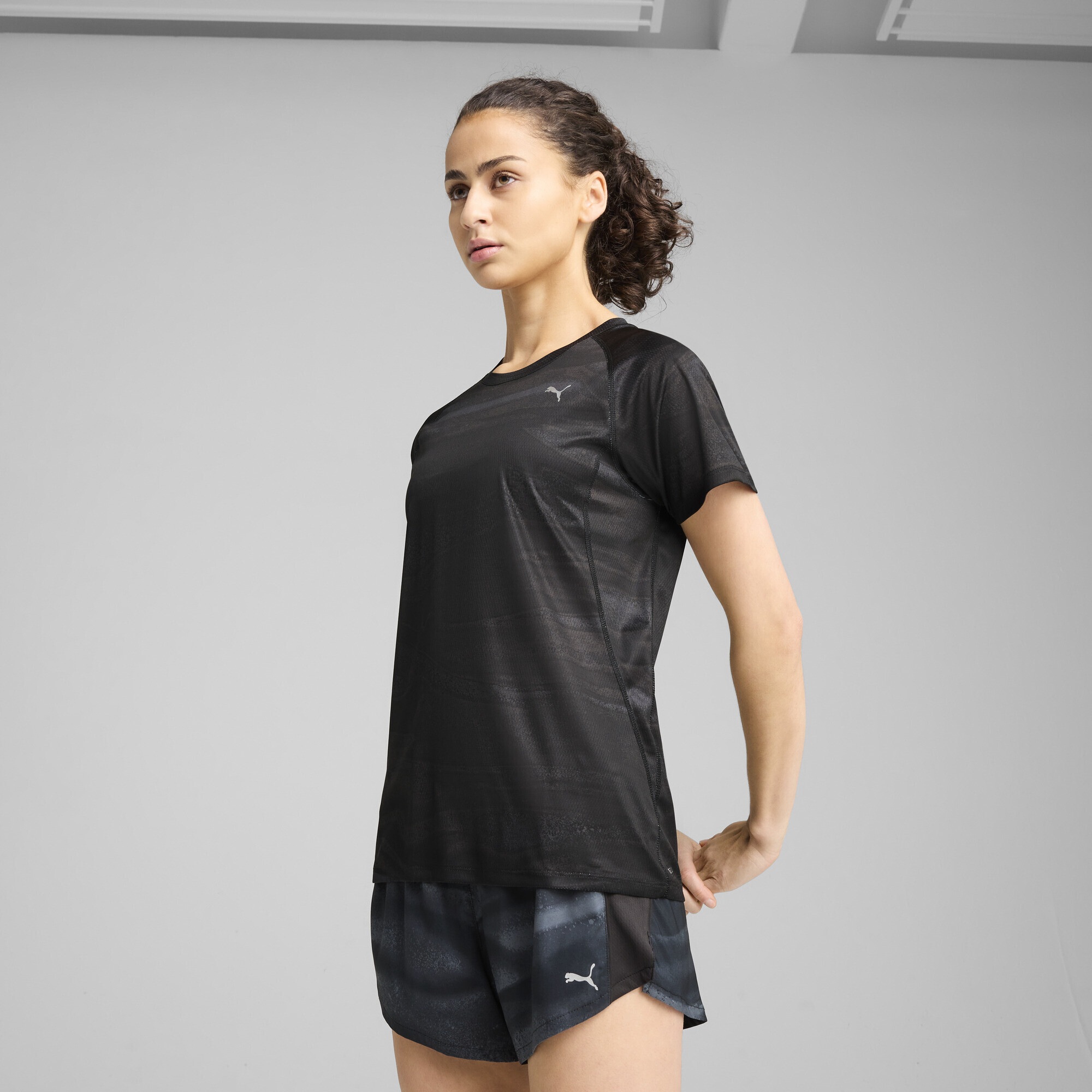 PUMA Laufshirt »VELOCITY Lauf-T-Shirt mit Allover-Print Damen«