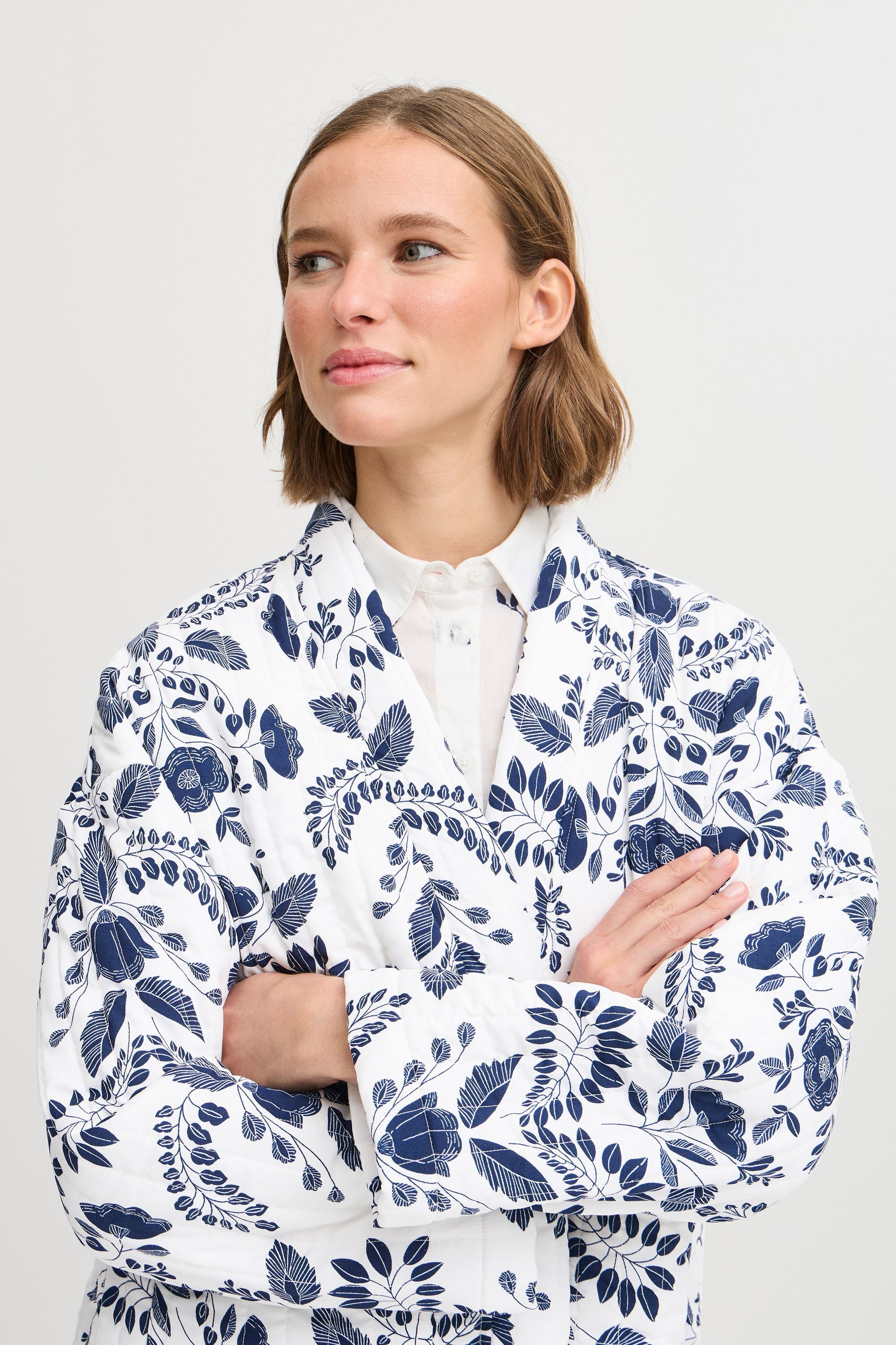 b.young Kurzjacke »Kurzjacke BYDAIMA KIMONO -«, ohne Kapuze