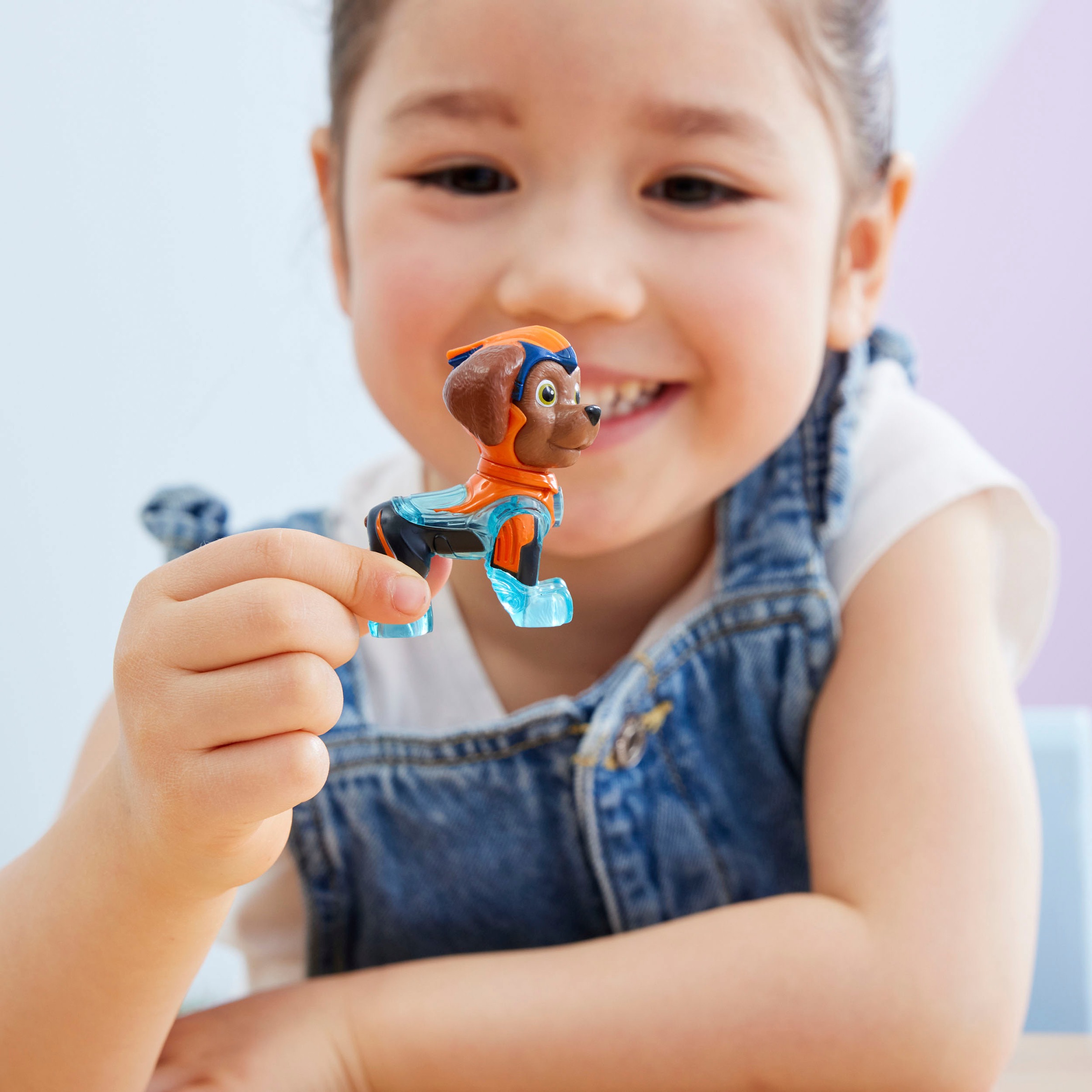 Spin Master Spielzeug-Auto »Paw Patrol - Movie II - Basic Themed Vehicles Zuma«, Speedboot mit Welpenfigur, Licht- und Soundeffekt
