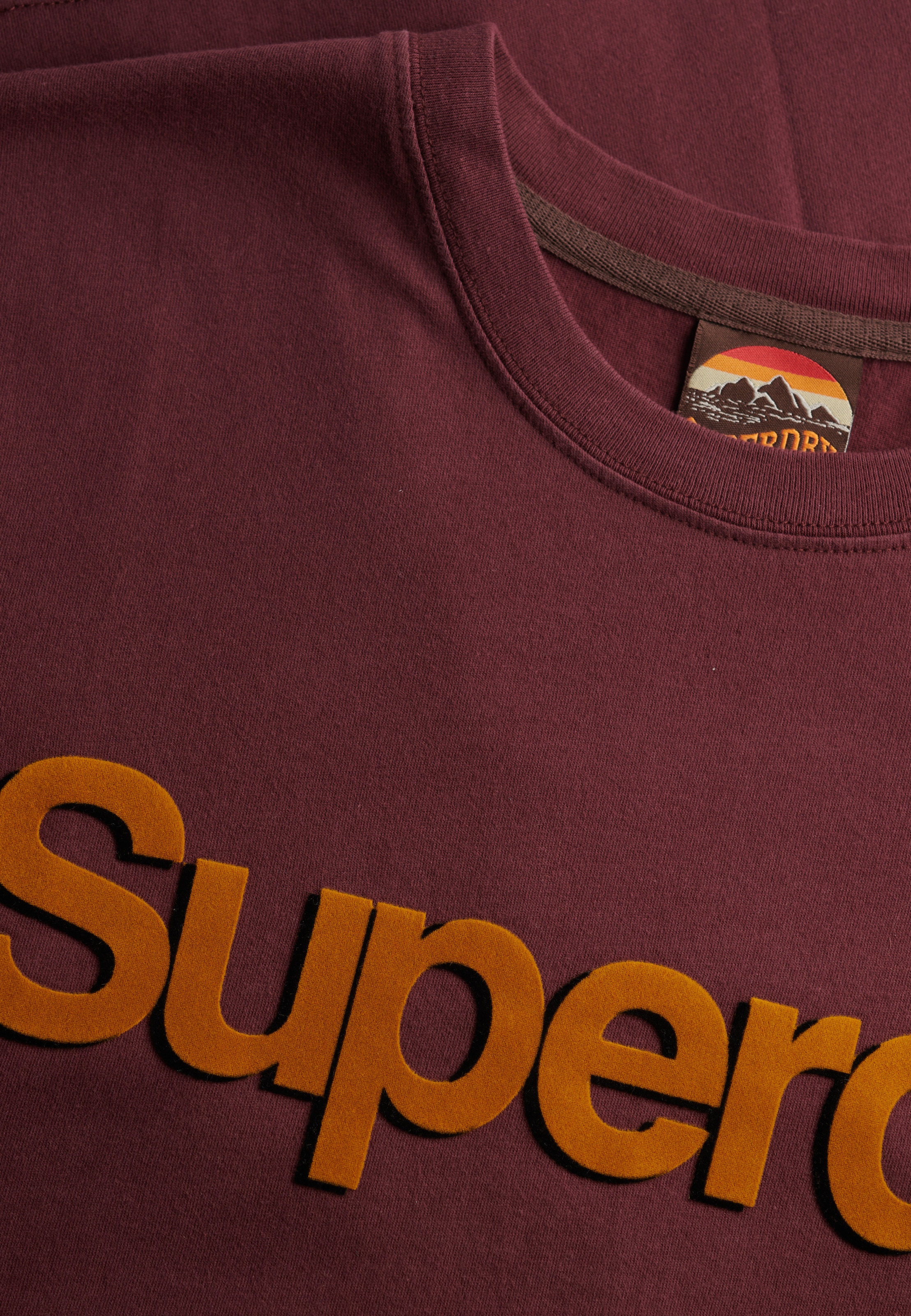 Superdry Rundhalsshirt »CLASSIC CORE LOGO SHADOW TEE«