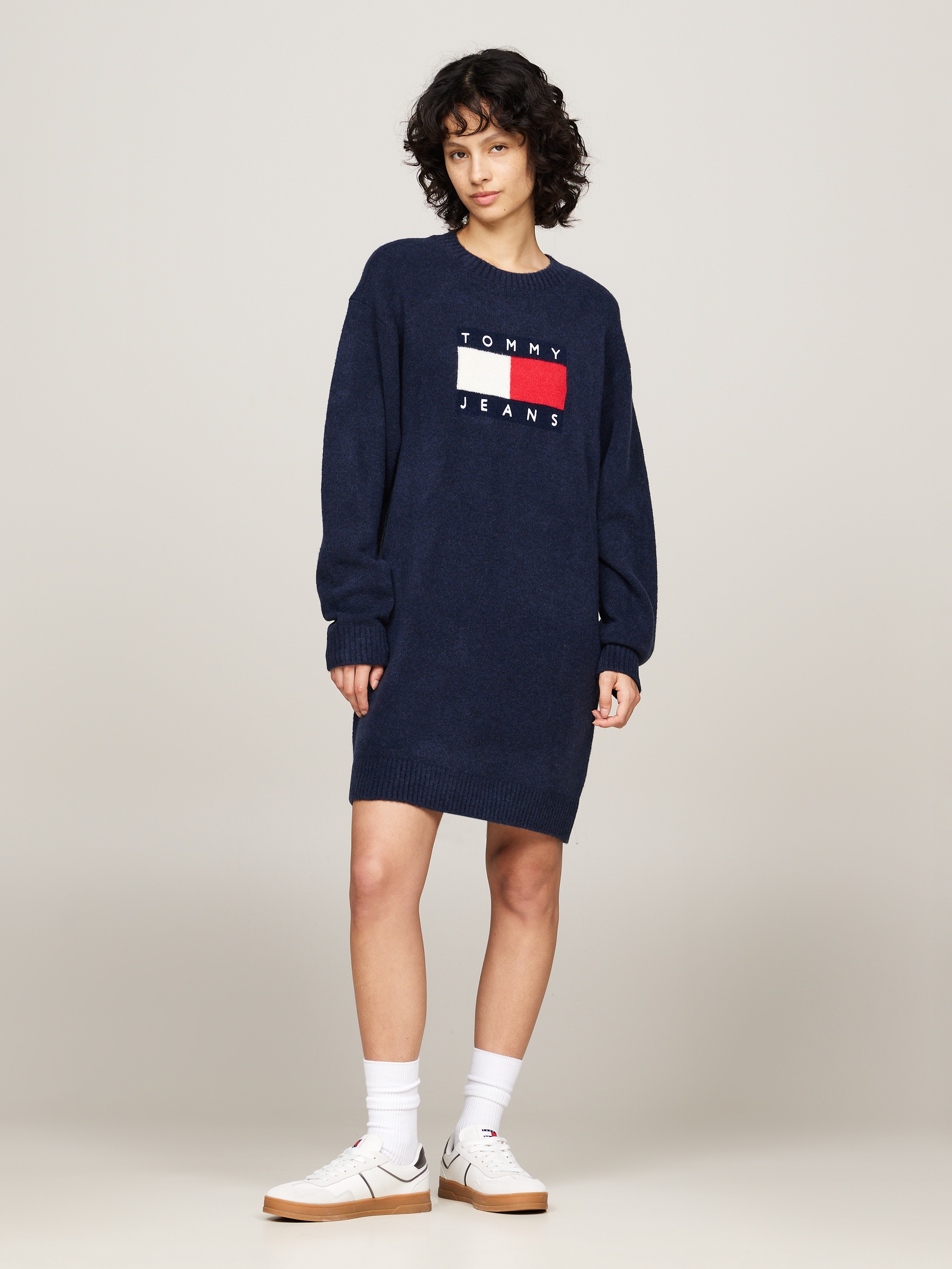 TOMMY JEANS Curve Strickkleid »TJW MLNGE FLAG SWEATER DRESS EXT«, in Großen Größen, mit Wollanteil &...