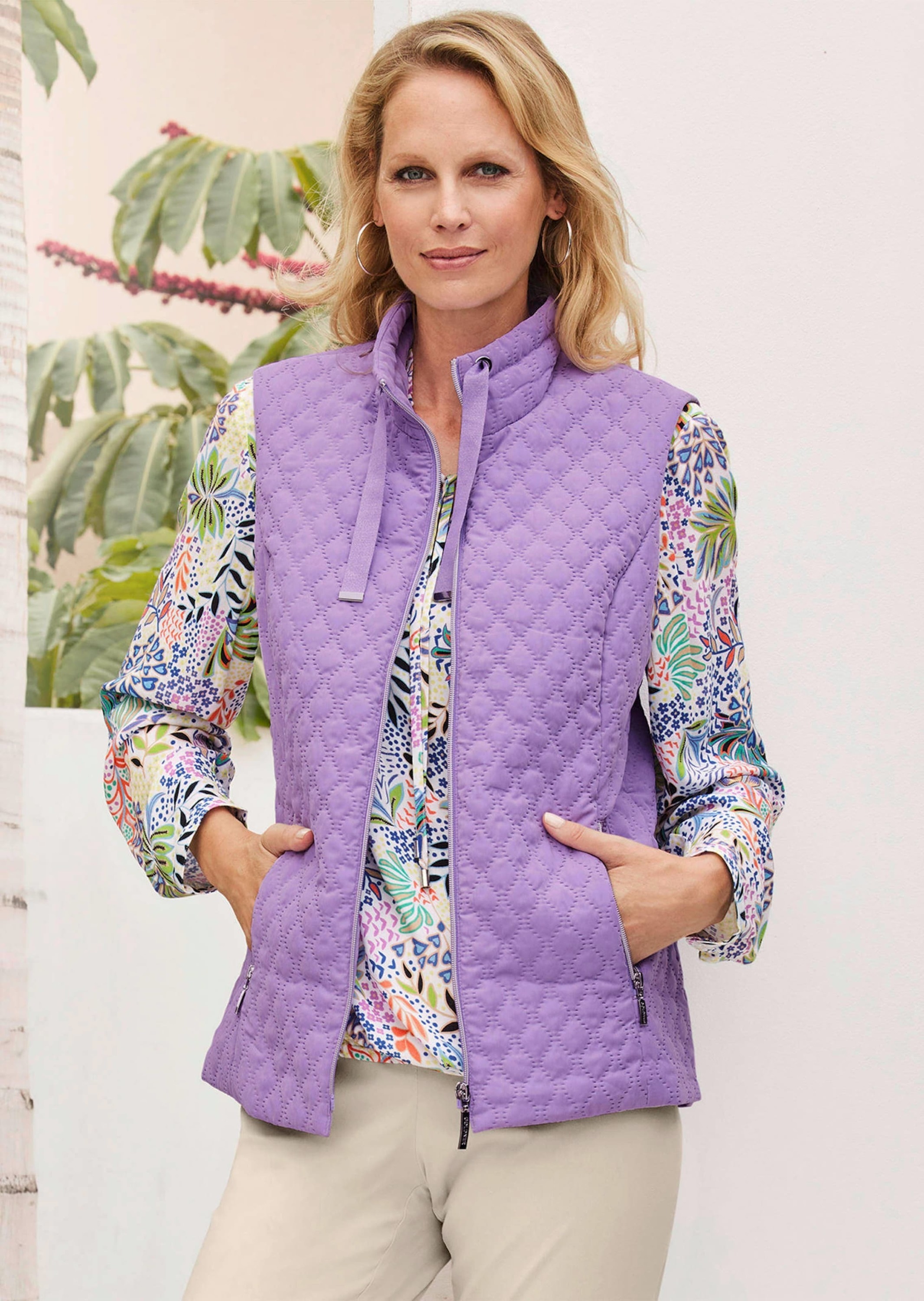 Thumbnail - GOLDNER Kurzweste "Kurzgröße Leichte Steppweste mit Stehkragen" mit Stehkragen