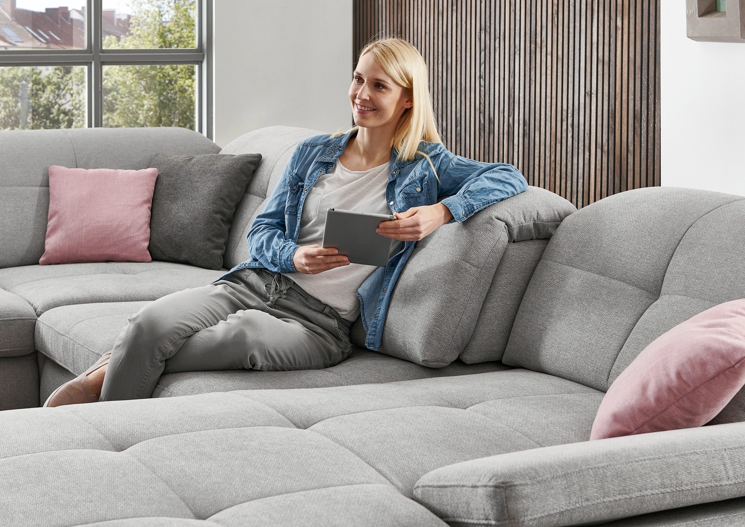 Die PlanBar Ecksofa »MP-IN16012 L-Form, mit Kaltschaum-Polsterung«, inkl. Sitztiefenverstellung wahlweise mit weiteren Funktionen