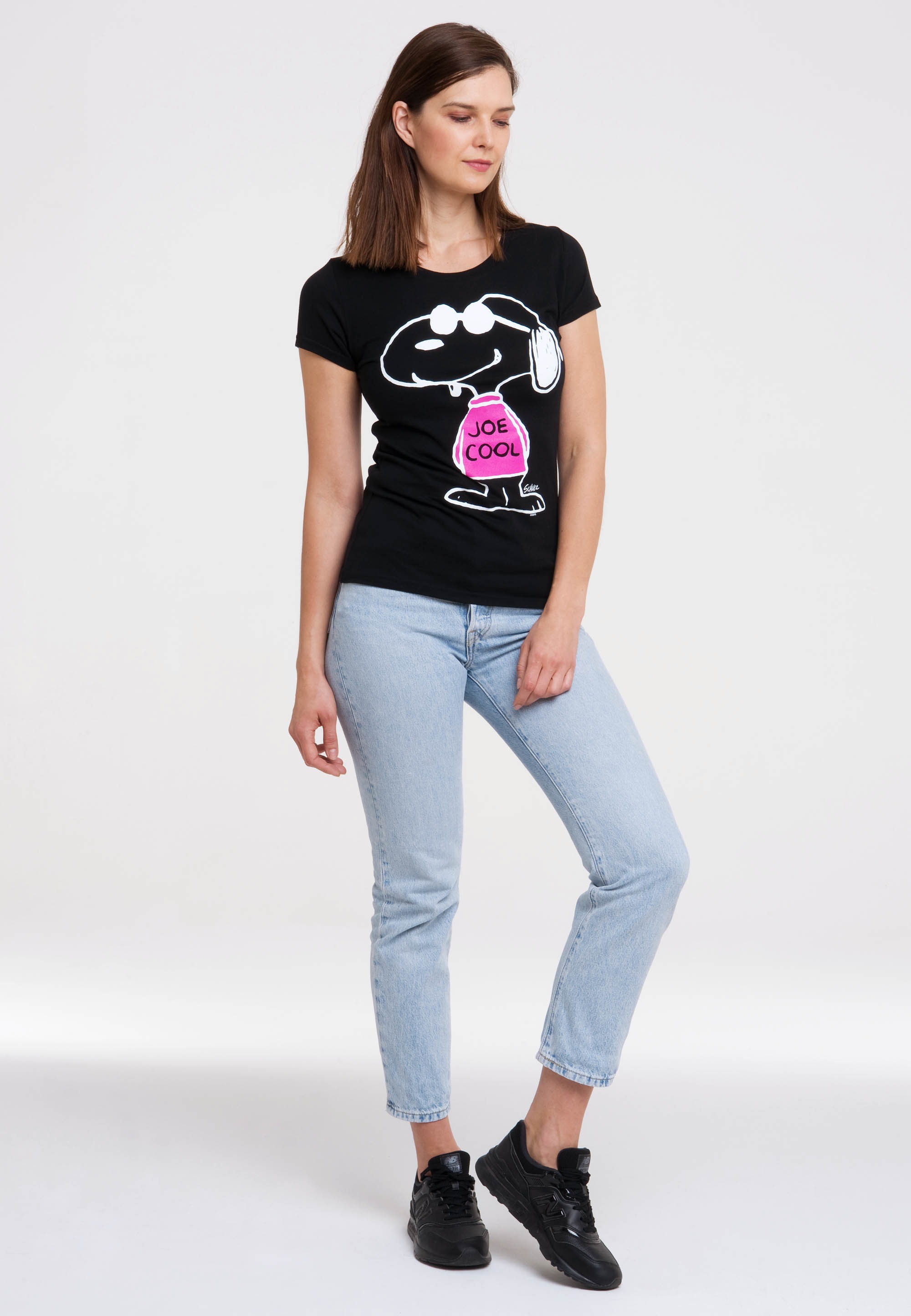 LOGOSHIRT T-Shirt »Peanuts - Snoopy - Joe Cool«, mit lizenziertem Originaldesign