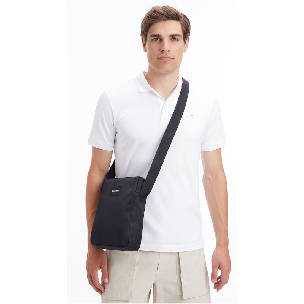 Calvin Klein Mini Bag »CK MUST T REPORTER«, mit Logo-Aufnäher Herren Schultertasche Recycelte Materialien