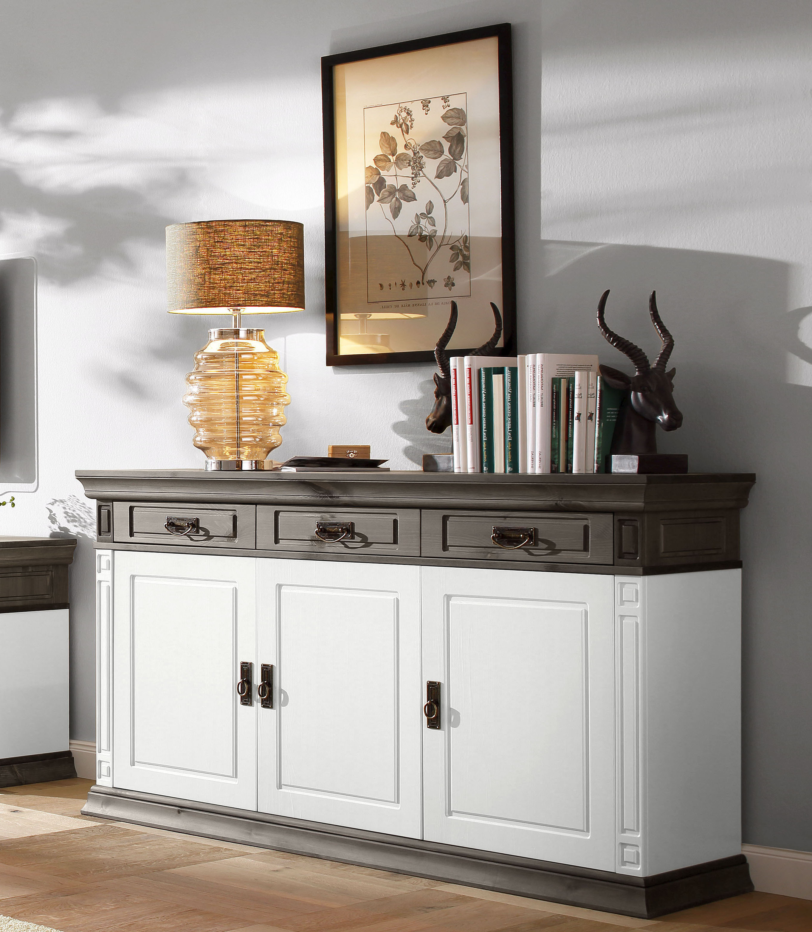OTTO home Sideboard "Vinales, kommode 3 Schubläden, 3 Türen, 2 Einlegeböden" B/T/H: 155/39/83 cm, Messinggriffe im Jugendstil, Zierleiste und eleganter Sockel