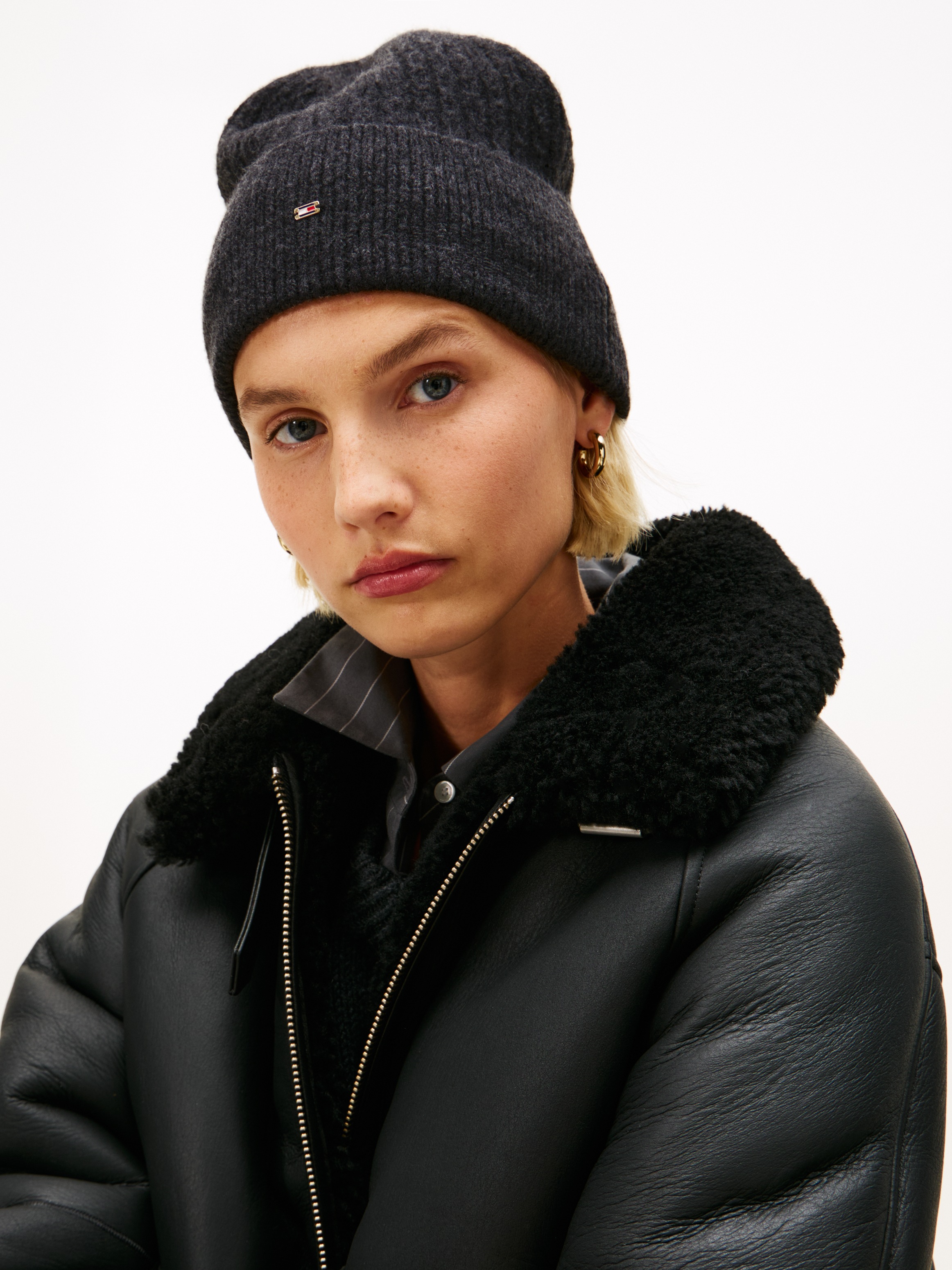 Tommy Hilfiger Beanie »TH CABLE ENAMEL FLAG BEANIE«, Regular fit
