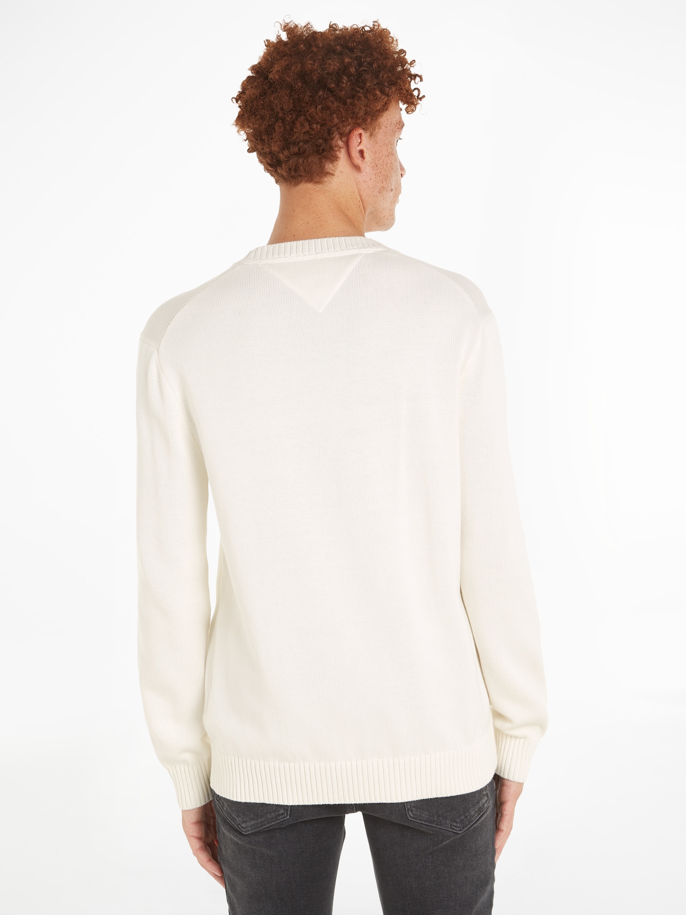 Tommy Jeans Strickpullover »TJM SLIM ESSNTLS C-NECK SWEATER«, mit Markenlogo auf der Brust