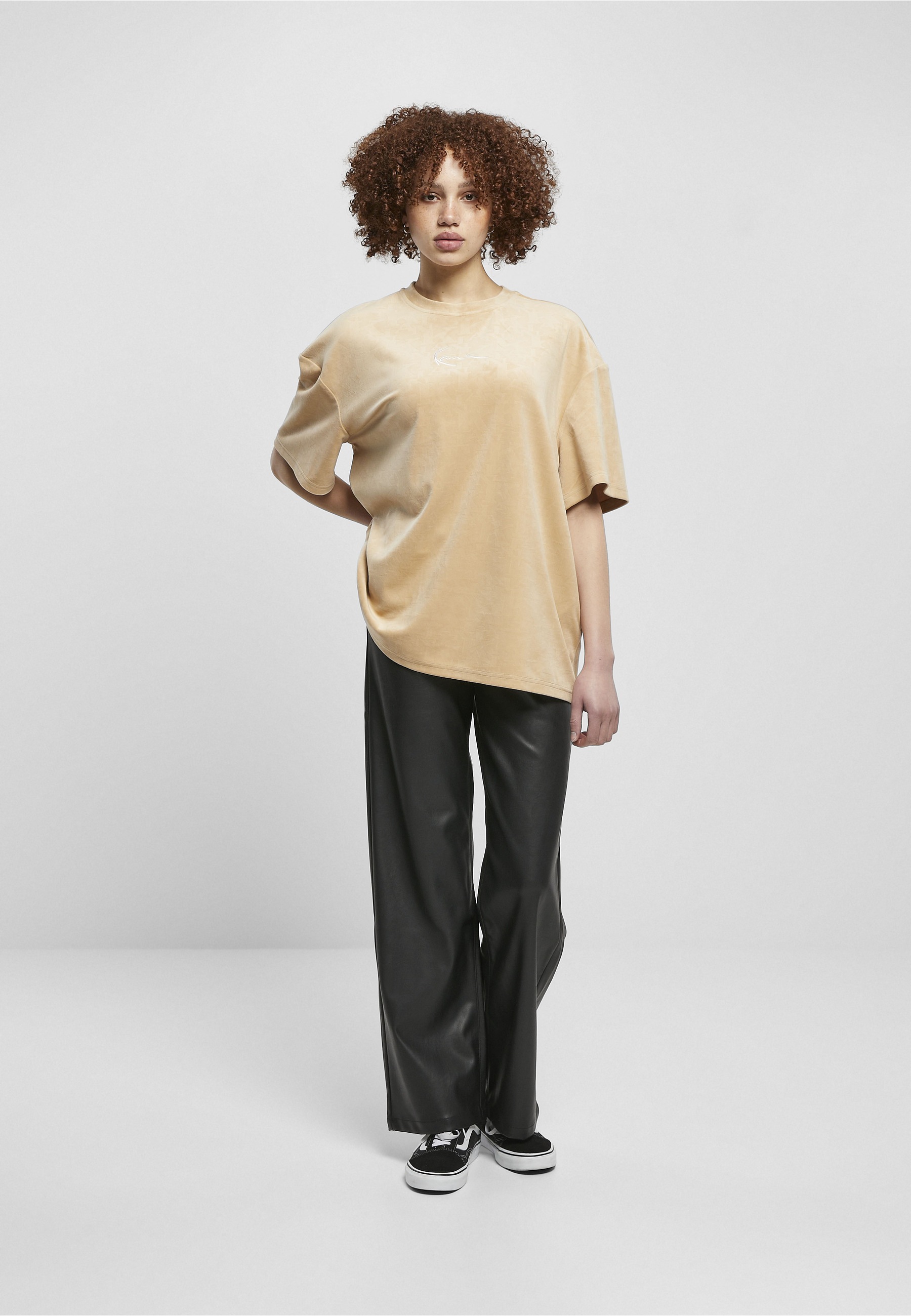 Karl Kani Kurzarmshirt »Karl Kani Damen KW224-027-1KK Small Signature Velvet Logo Tee« 1 Stk.