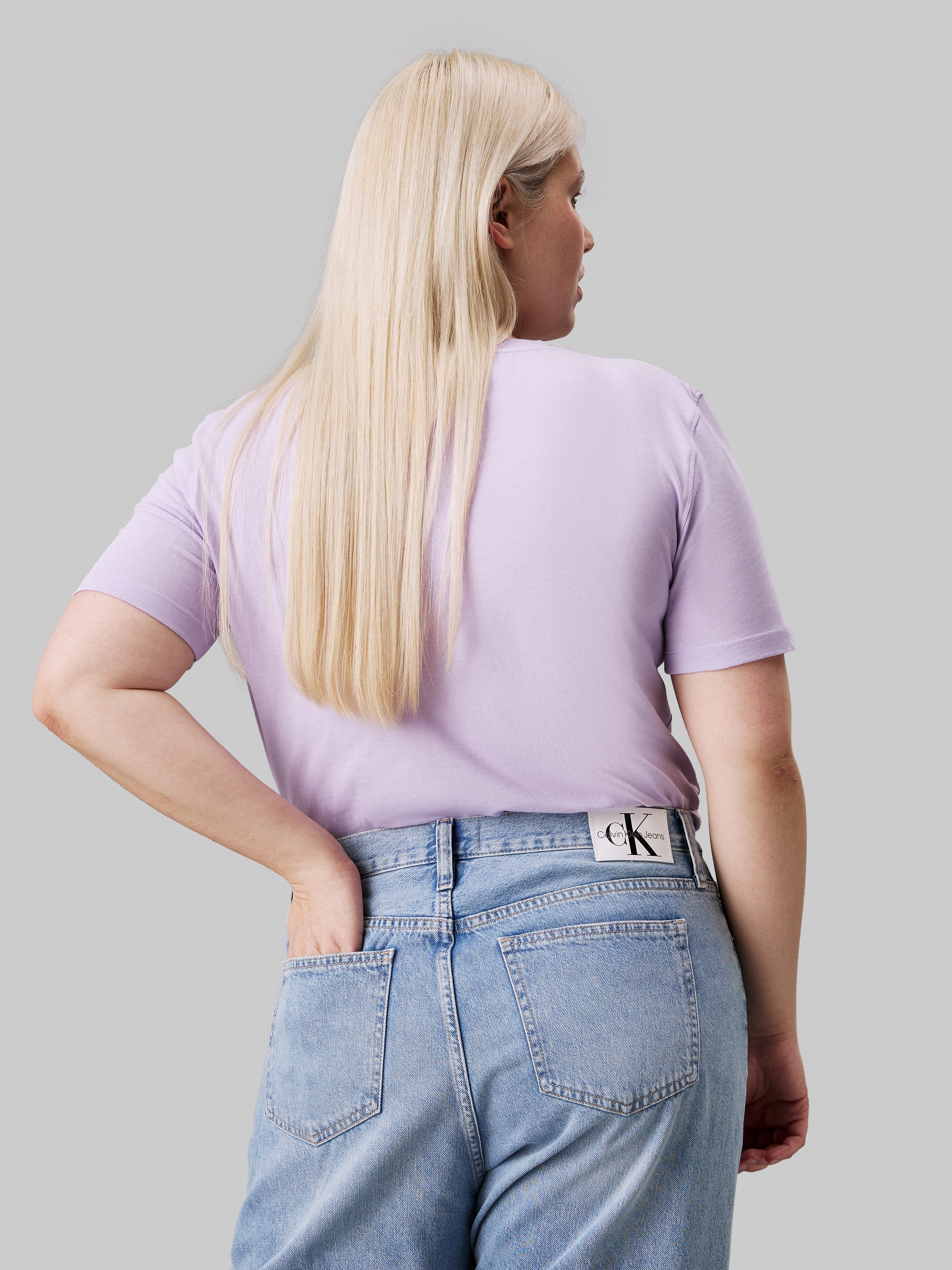 Calvin Klein Jeans Plus T-Shirt »PLUS CK EMBRO BADGE REGULAR TEE«, in Großen Größen und Markenlabel