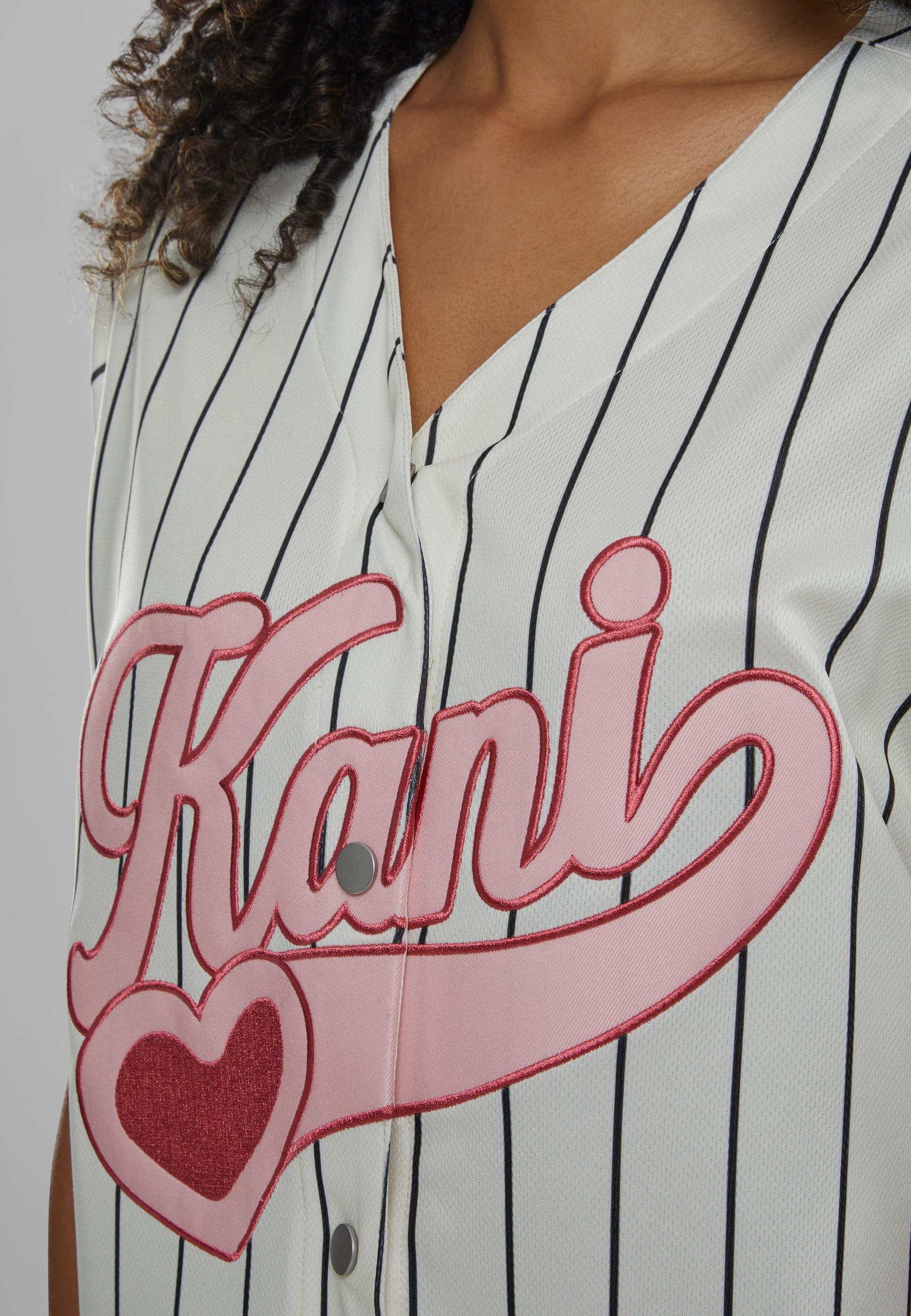 Karl Kani Langarmhemd »Karl Kani KW251-028-1 Varsity Heart Pinstripe Baseball Shirt«