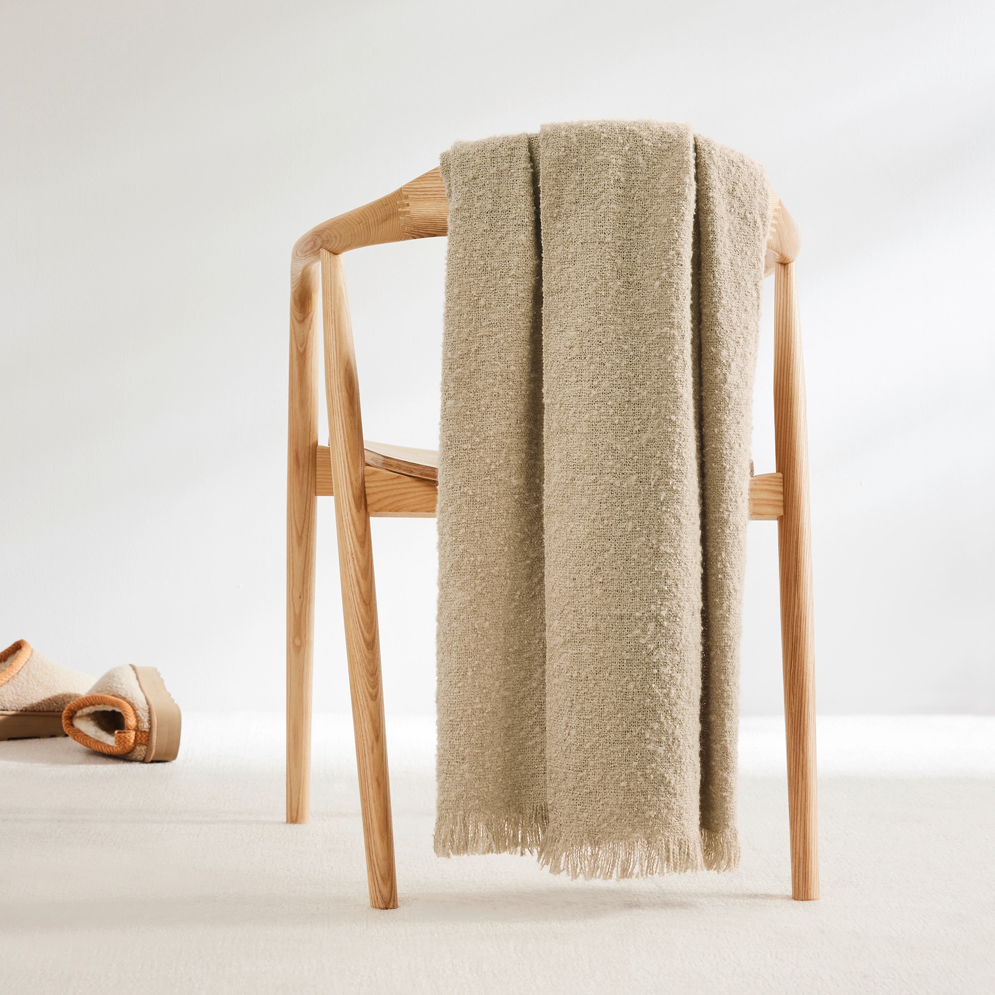 s.Oliver Wohndecke »s.Oliver Boucle Decke«, mit stilvollen Fransen