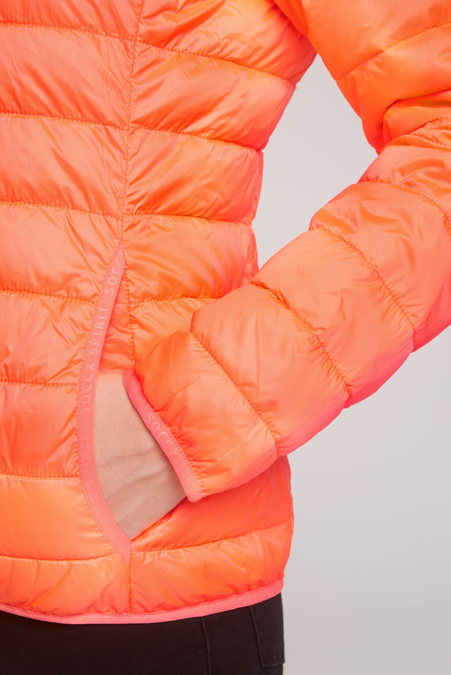 SOCCX Outdoorjacke, mit Kapuze, mit elastischem Saumabschluss
