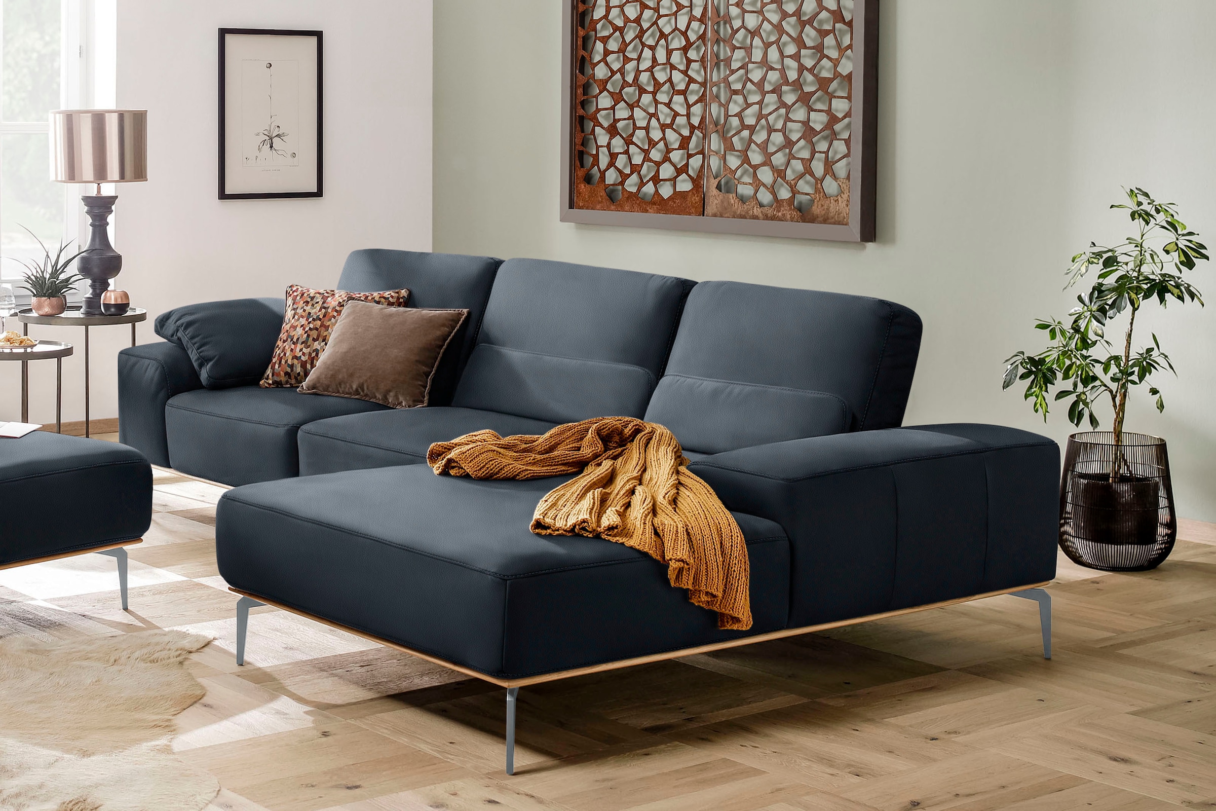 Ecksofa »run«, mit elegantem Holzsockel, Füße in Silber matt, Breite 319 cm