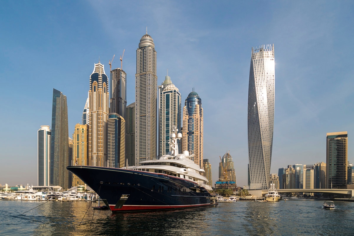 Fototapete PAPERMOON "DUBAI-JACHT HAFEN MEER STADT VAE BURJ KHALIFA SKYLINE", bunt, B:5m L:2,8m, Vlies, Tapeten - B/L: 5m x 2,8m, Bahnen: 10 Stk.