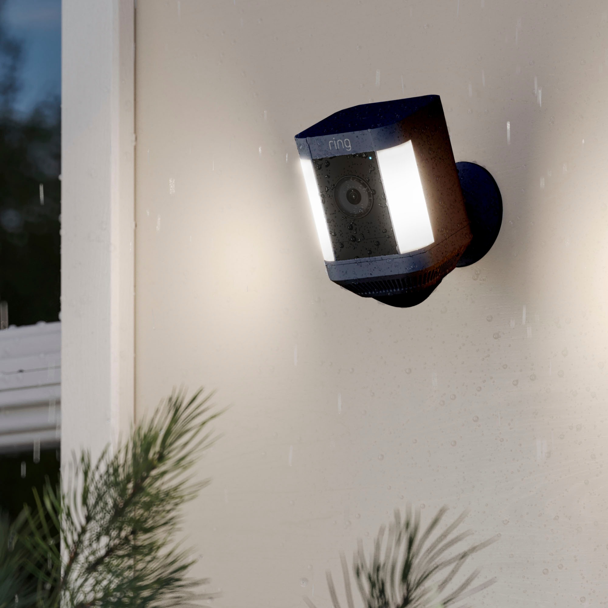 Ring Überwachungskamera »Spotlight Kamera Plus Akku«, Außenbereich