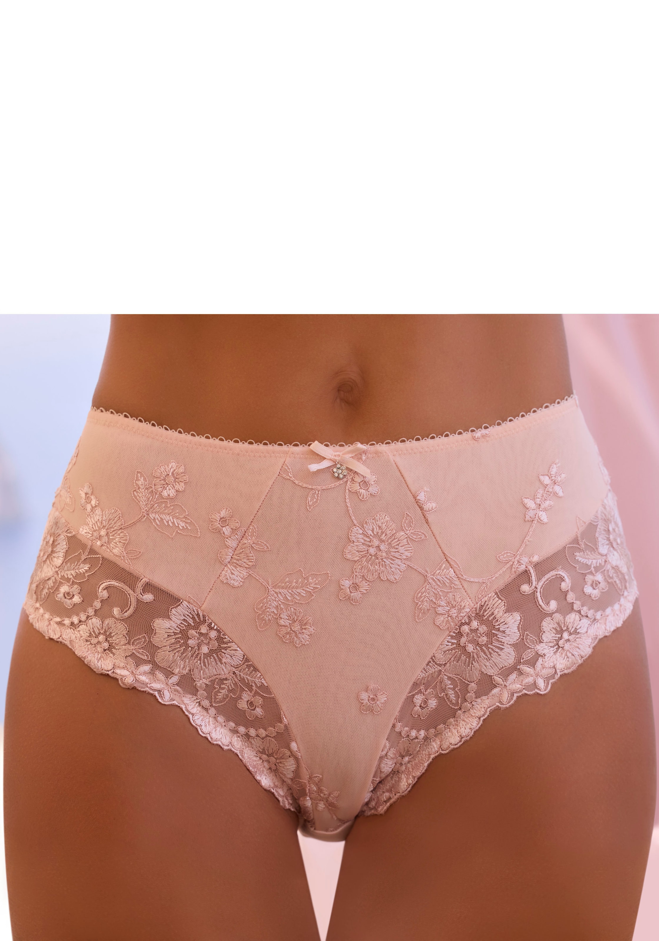 LASCANA "Wanda" in abdeckender Schnittform und Stickerei Spitze günstig online kaufen