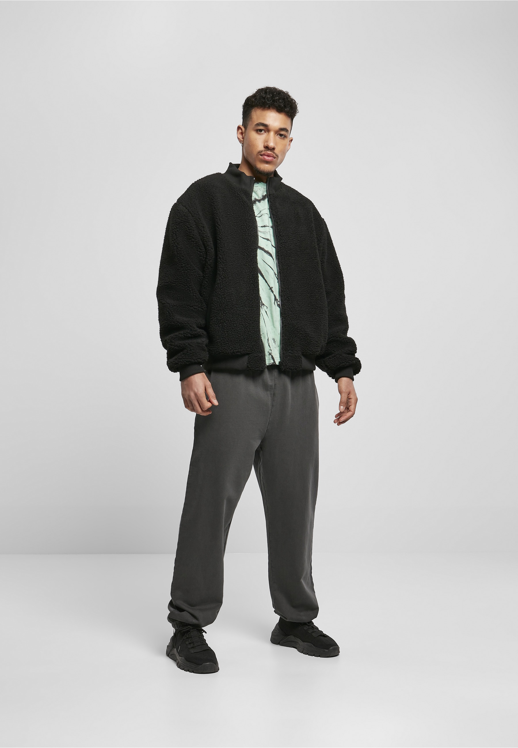 URBAN CLASSICS Winterjacke »Urban Classics Herren Boxy Sherpa Jacket« 1 Stk. tlg. ohne Kapuze