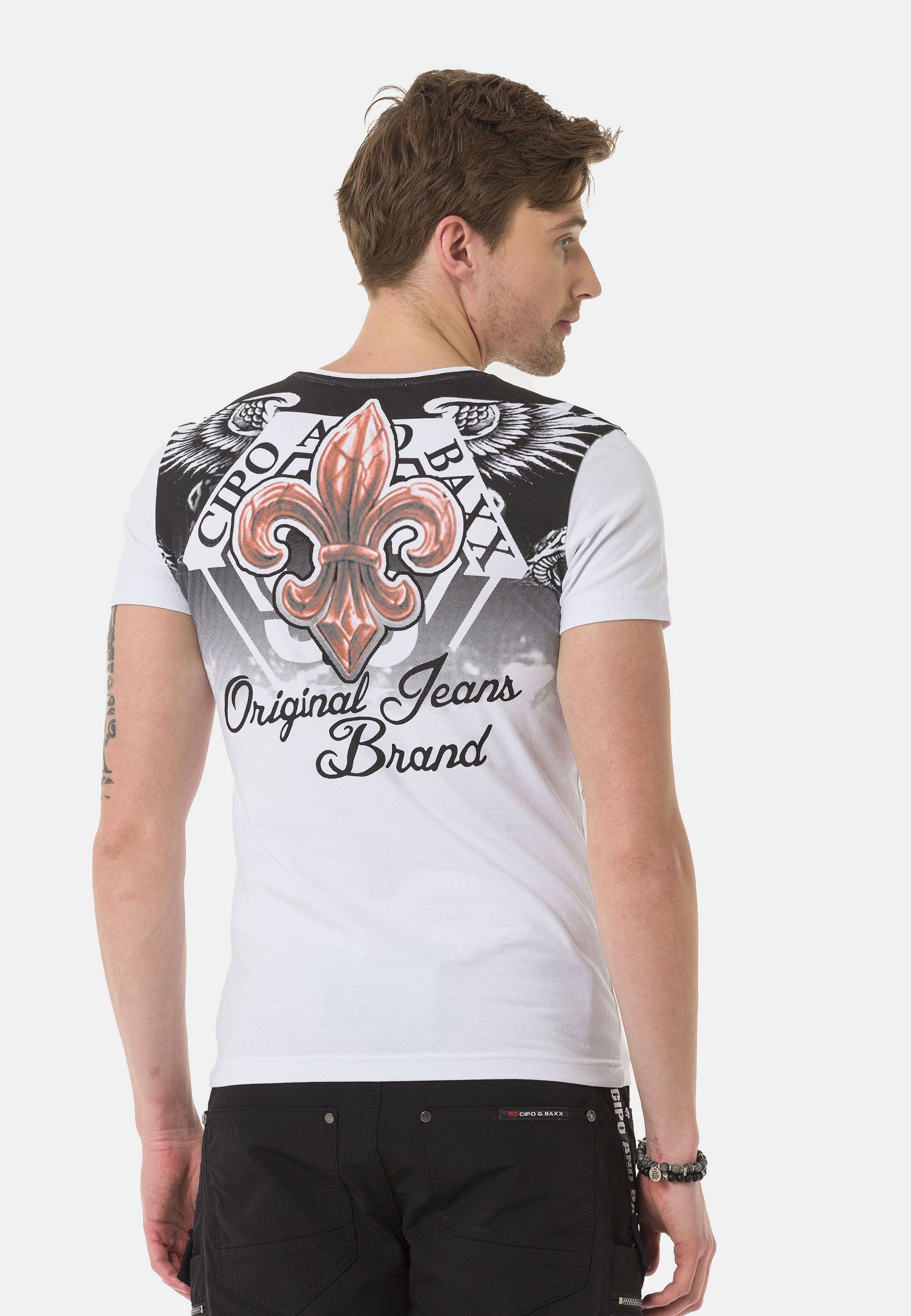 Cipo & Baxx T-Shirt »T-Shirt« mit rockigen Wappen- und Flügelprints