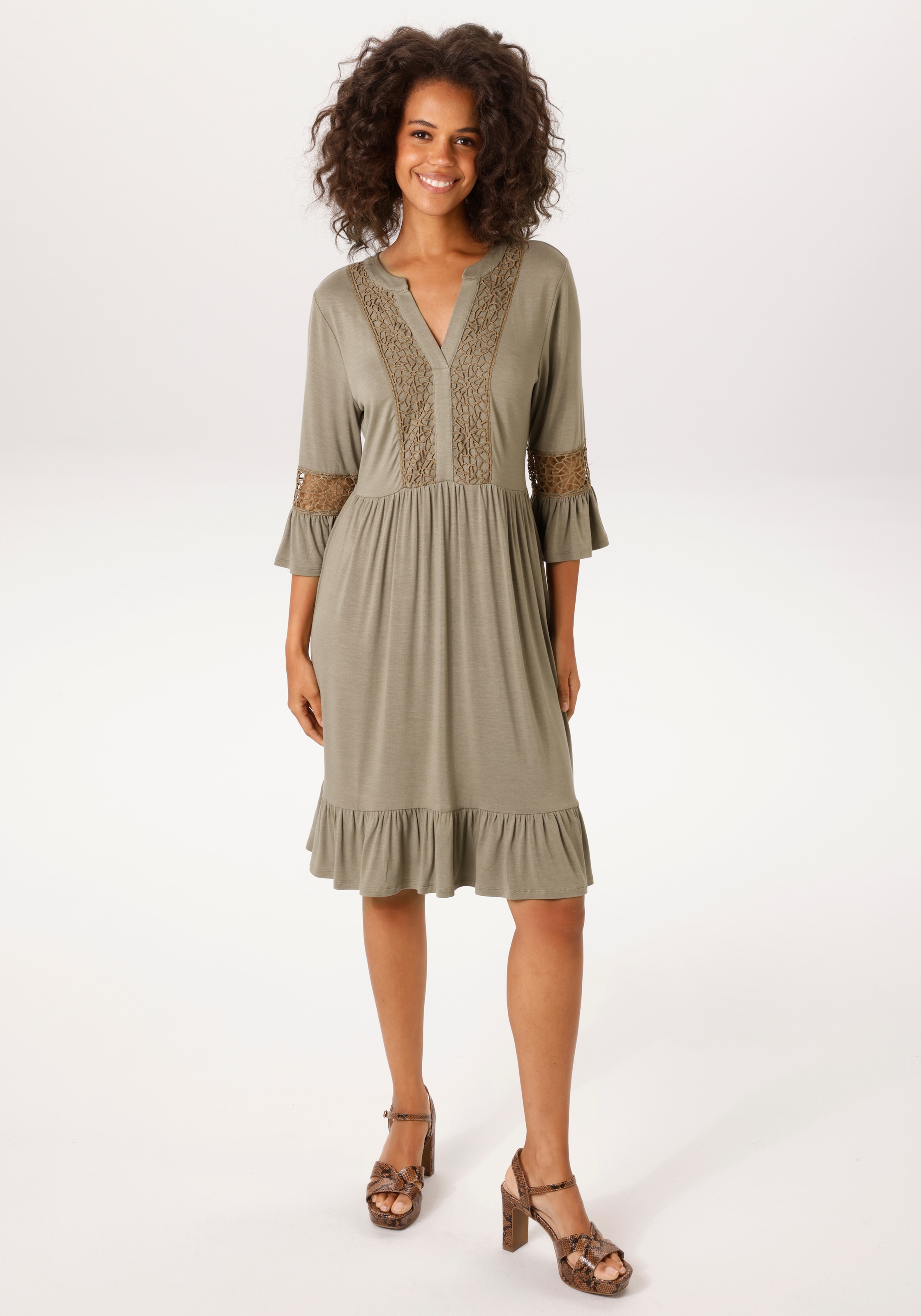 Aniston CASUAL Tunikakleid mit Häkelspitze vertiertes Vorderteil und Ärmel günstig online kaufen