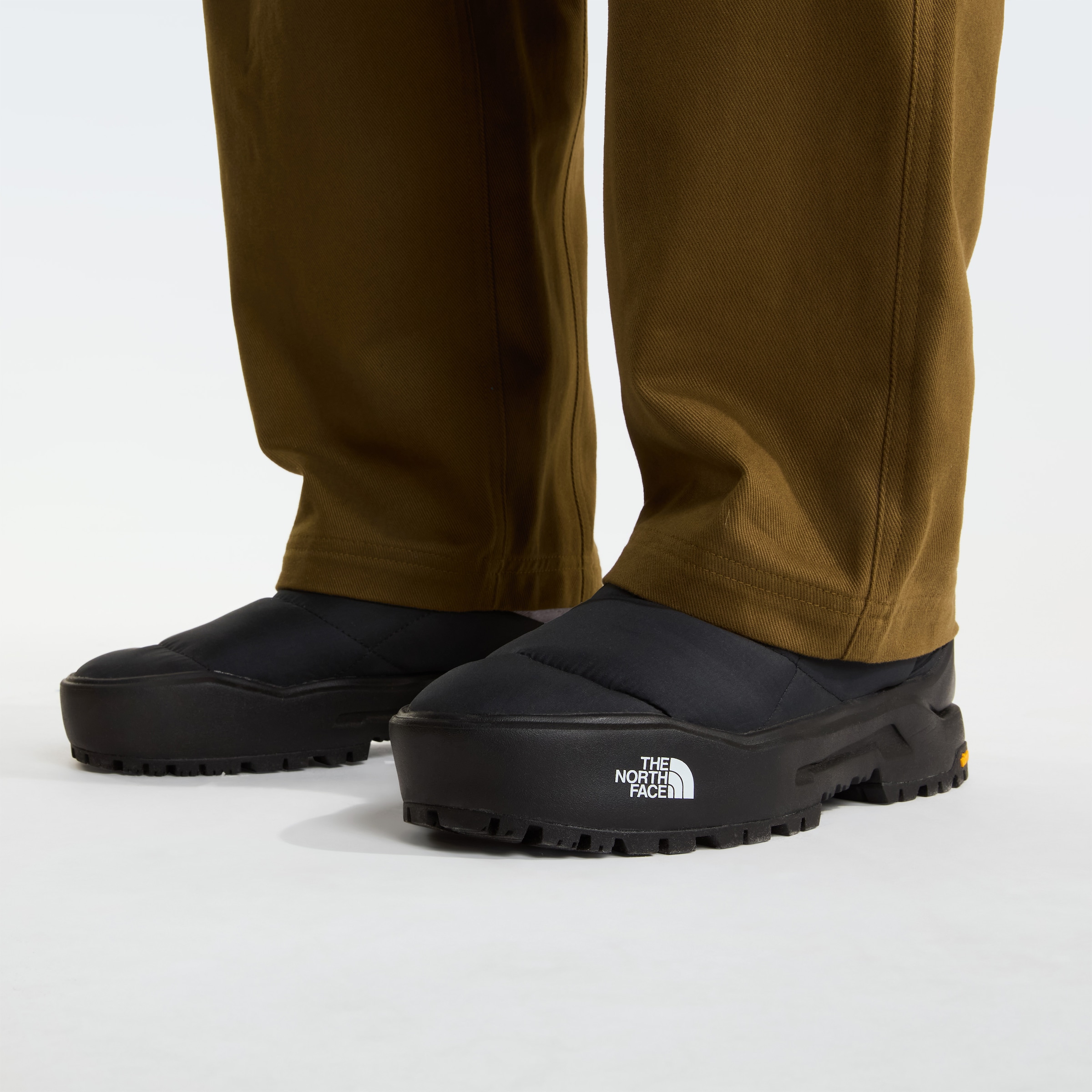 The North Face Outdoorschuh »BASE CAMP THERMOBALL MULE«  mit stabiler VIBRAM®Sohle, ohne Verschluss