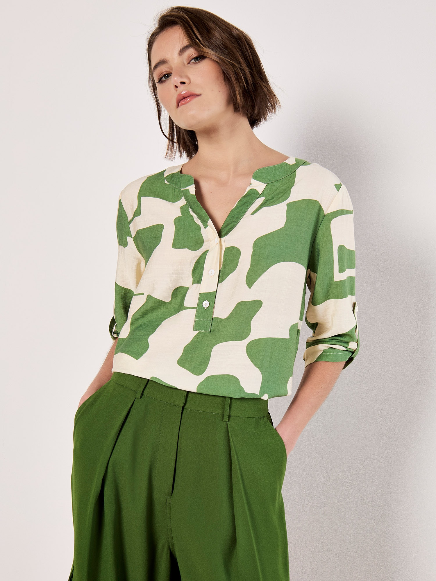 Apricot Klassische Bluse "Abstrakte Formen Top" mit Knopfleiste