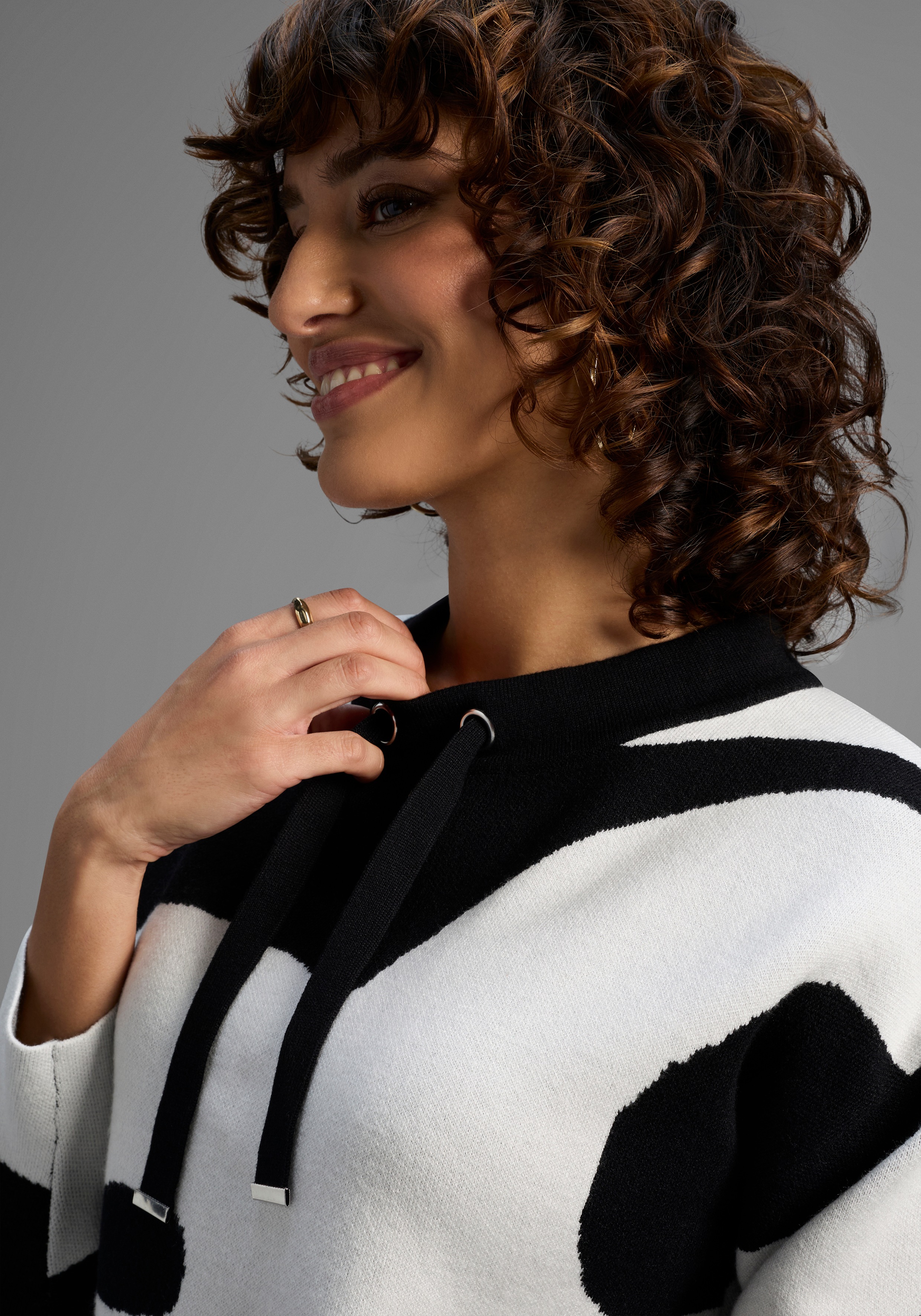 Thumbnail - Laura Scott Jacquardpullover mit abstraktem Muster und Bindebändern - NEUE KOLLEKTION