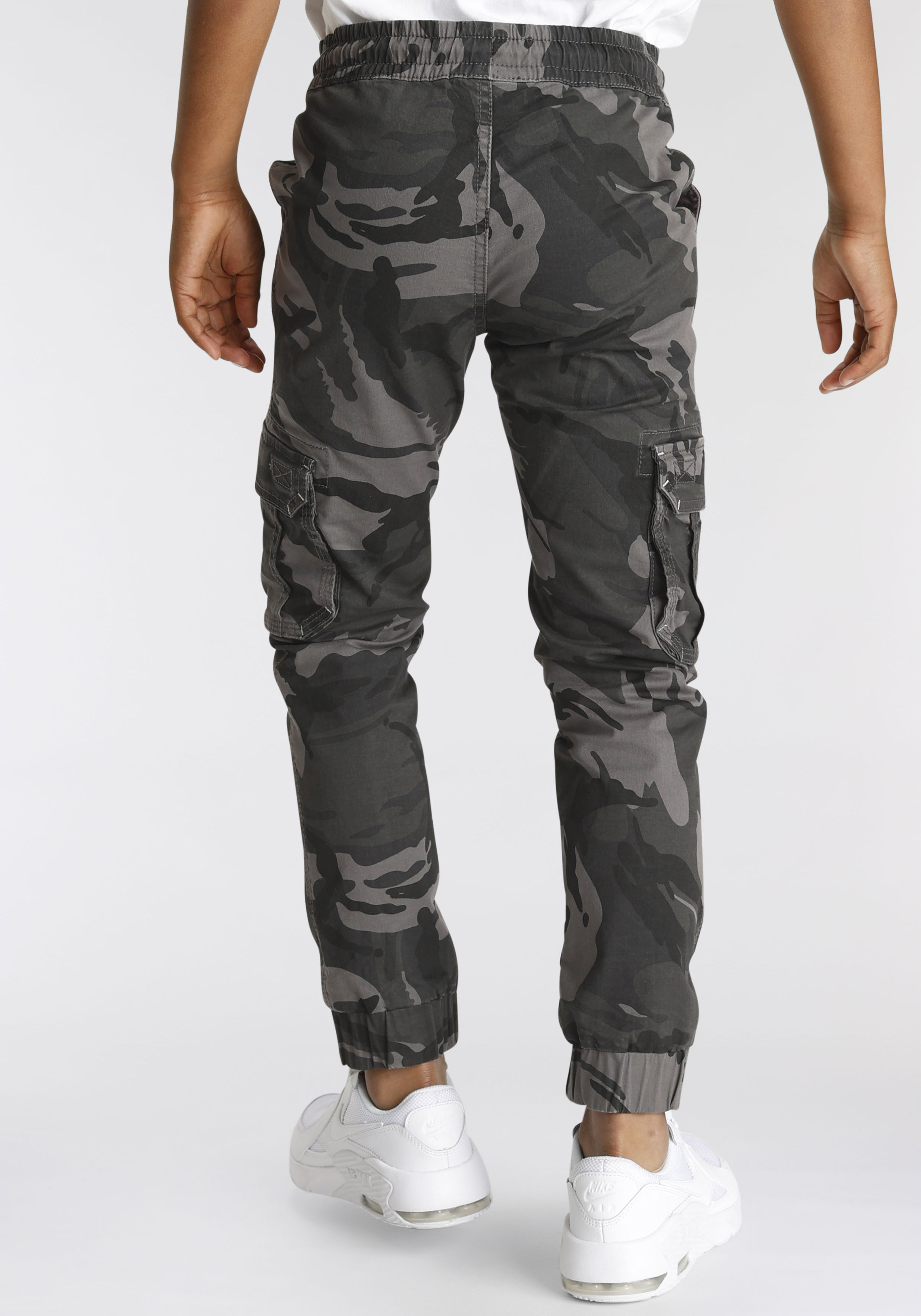 Thumbnail - KIDSWORLD Cargohose "in coolen Tarnfarben", mit lässigen Cargotaschen