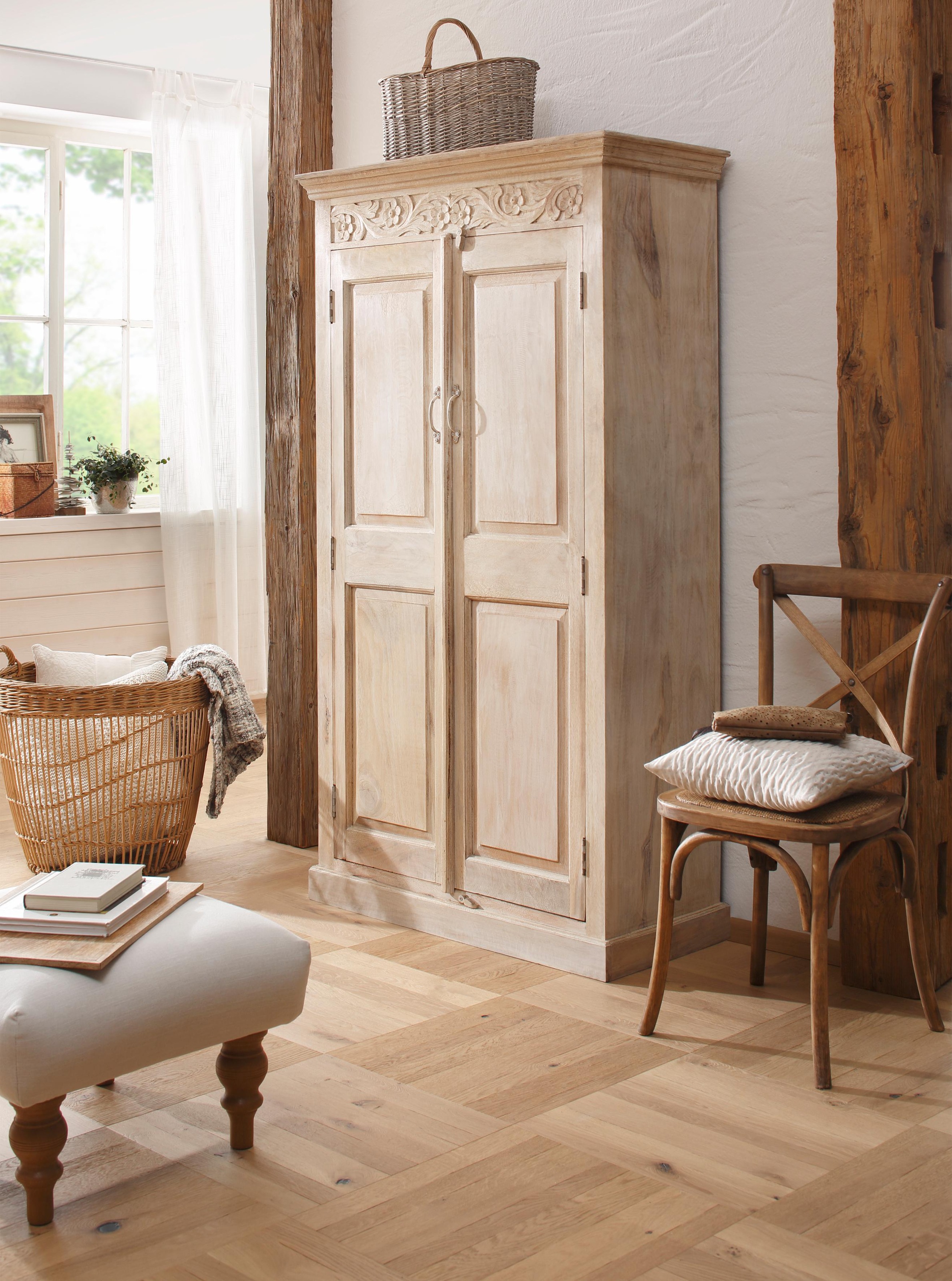 OTTO home Garderobenschrank "Devdan" mit dekorativen Fräsungen oben, Breite günstig online kaufen