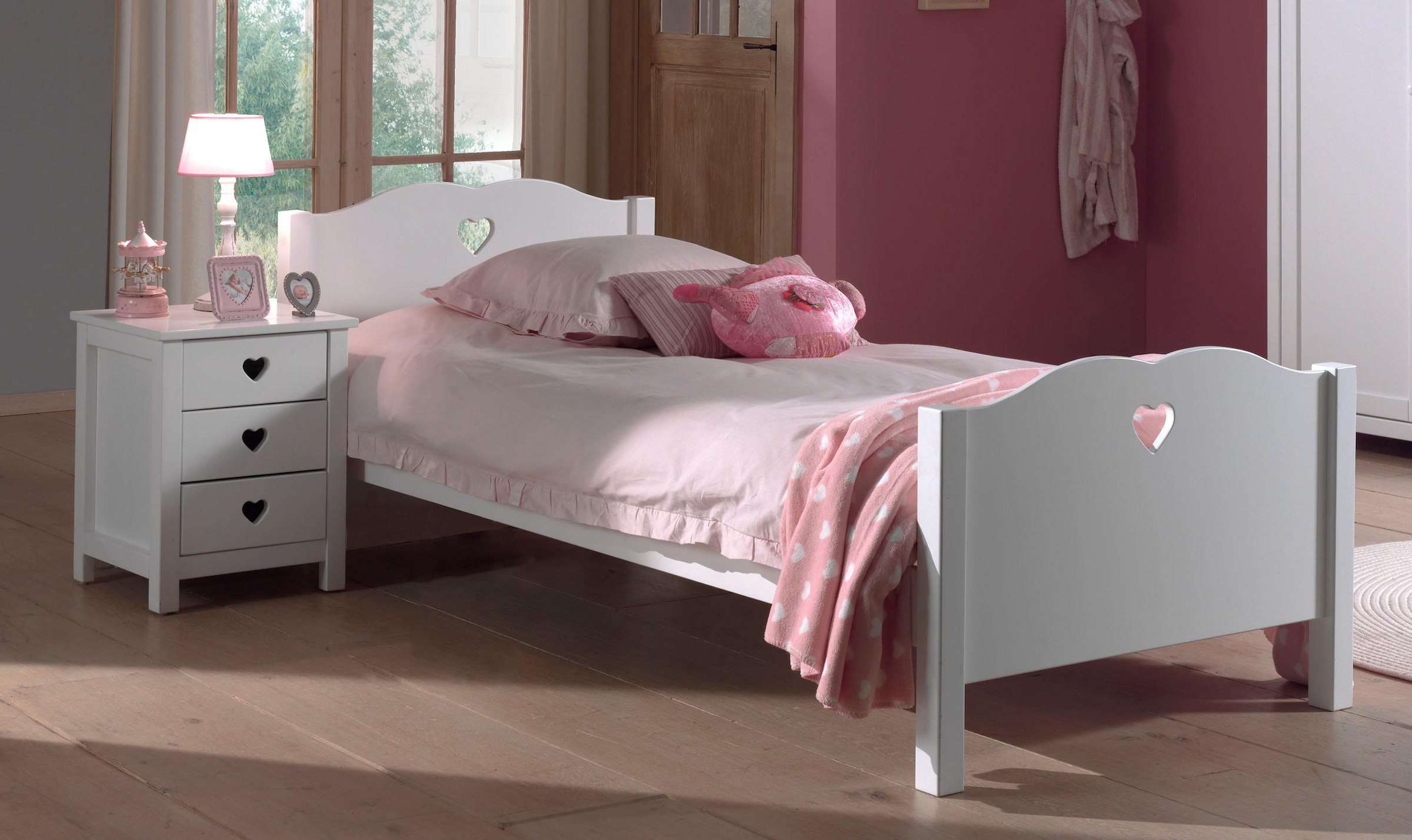 Vipack 1100000002199 "Amori, mit nostalgischer Herz-Optik, geschwunges Kopf- und Fußteil" B/H/T ca. 212x80x96cm, Weiß lackiert mit Herz-Ausschnitt, Metallwinkel als Rahmenauflage, nur für festen Lattenrost geeignet